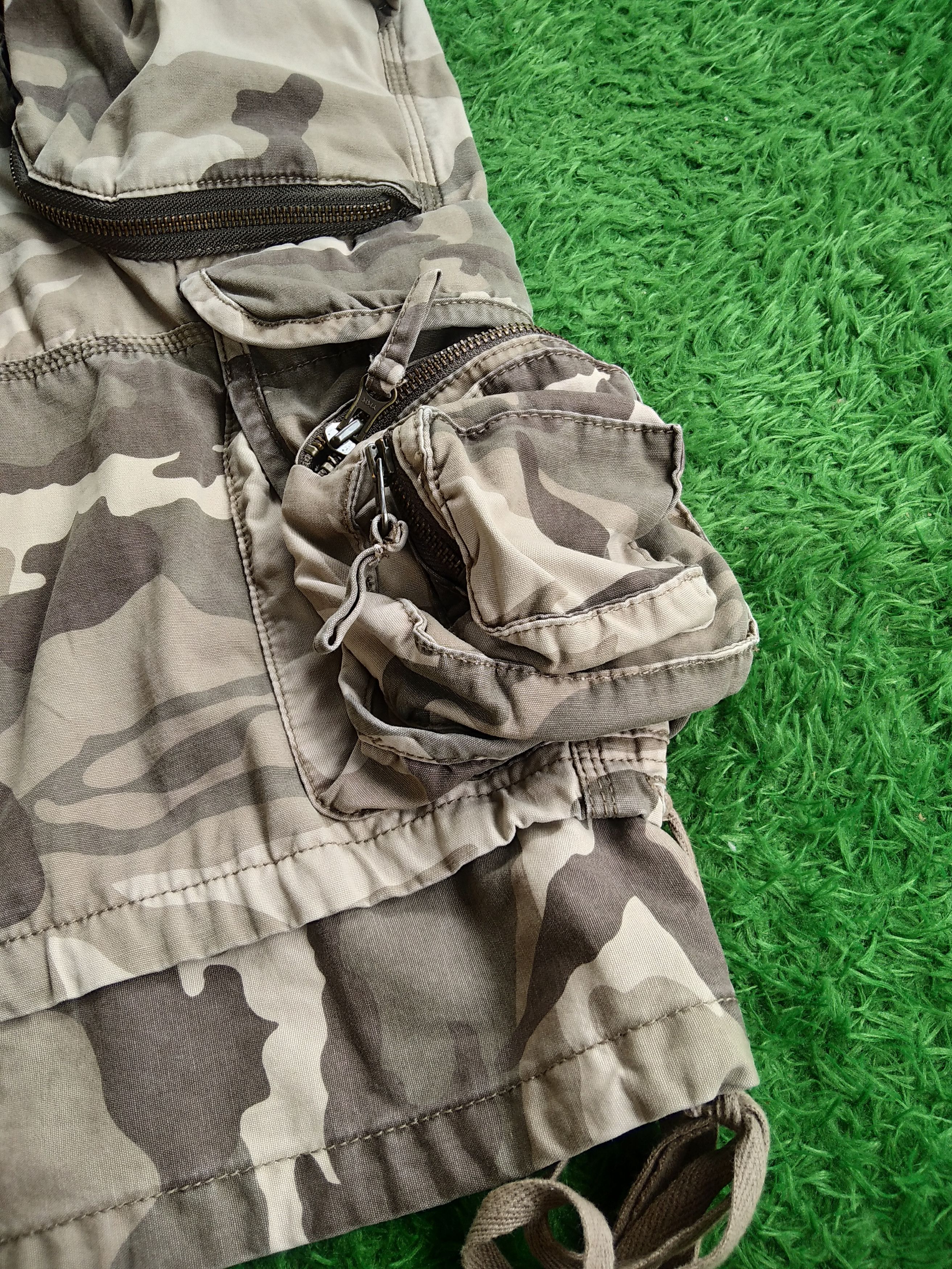 If Six Was Nine × KMRii × Le Grande Bleu (L.G.B.) As Know As Japan Camo Super Wide Leg Bondage Pants Size US 32 / EU 48 - 6 Thumbnail