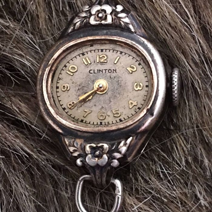 Vintage clinton ladies outlet watch