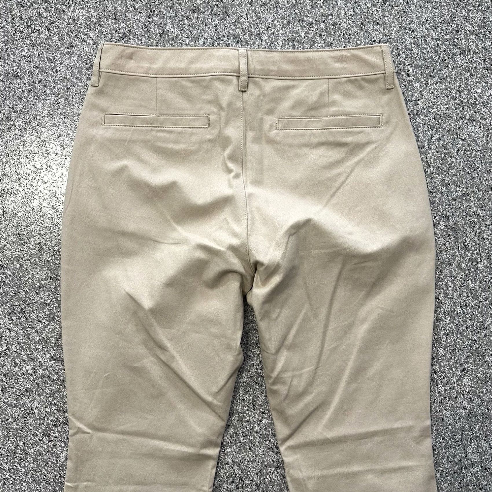 Old Navy Old Navy Beige Chino Pants Womens 8 High Rise Flare Stretch Regular Inseam 32 Size 30" / US 8 / IT 44 - 5 Thumbnail