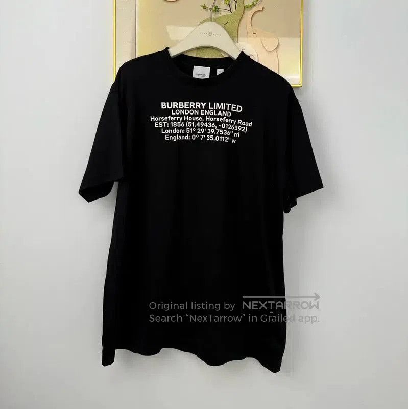 Burberry Burberry Black Cotton Lettered Short Sleeve T-Shirt. Size S / US 4 / IT 40 - 1 Thumbnail