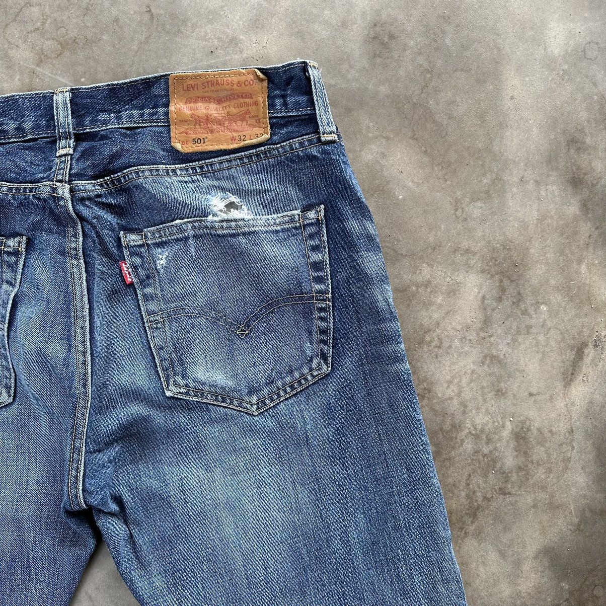 Levi's Vintage Levi’s 501 Distressed Faded Denim Jean Pant W33 Size US 33 - 14 Thumbnail