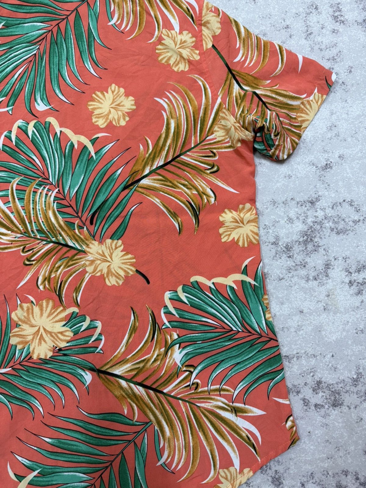 Shein SHEIN button up shirt with a tropical leaf and flower patern Size US S / EU 44-46 / 1 - 13 Thumbnail