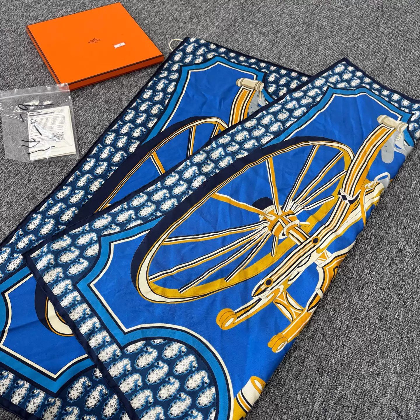 Hermes Hermes Classic Blue & Gold Wheel Scarf 90x90 Size ONE SIZE - 2 Thumbnail