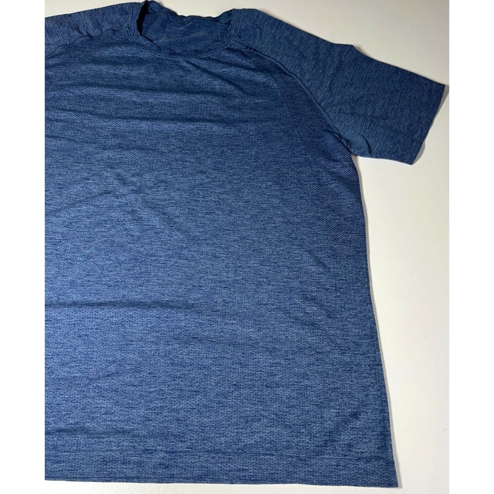 Lululemon VINTAGE Men's Lululemon Metal Vent Tech T-Shirt Blue L Size US L / EU 52-54 / 3 - 4 Thumbnail
