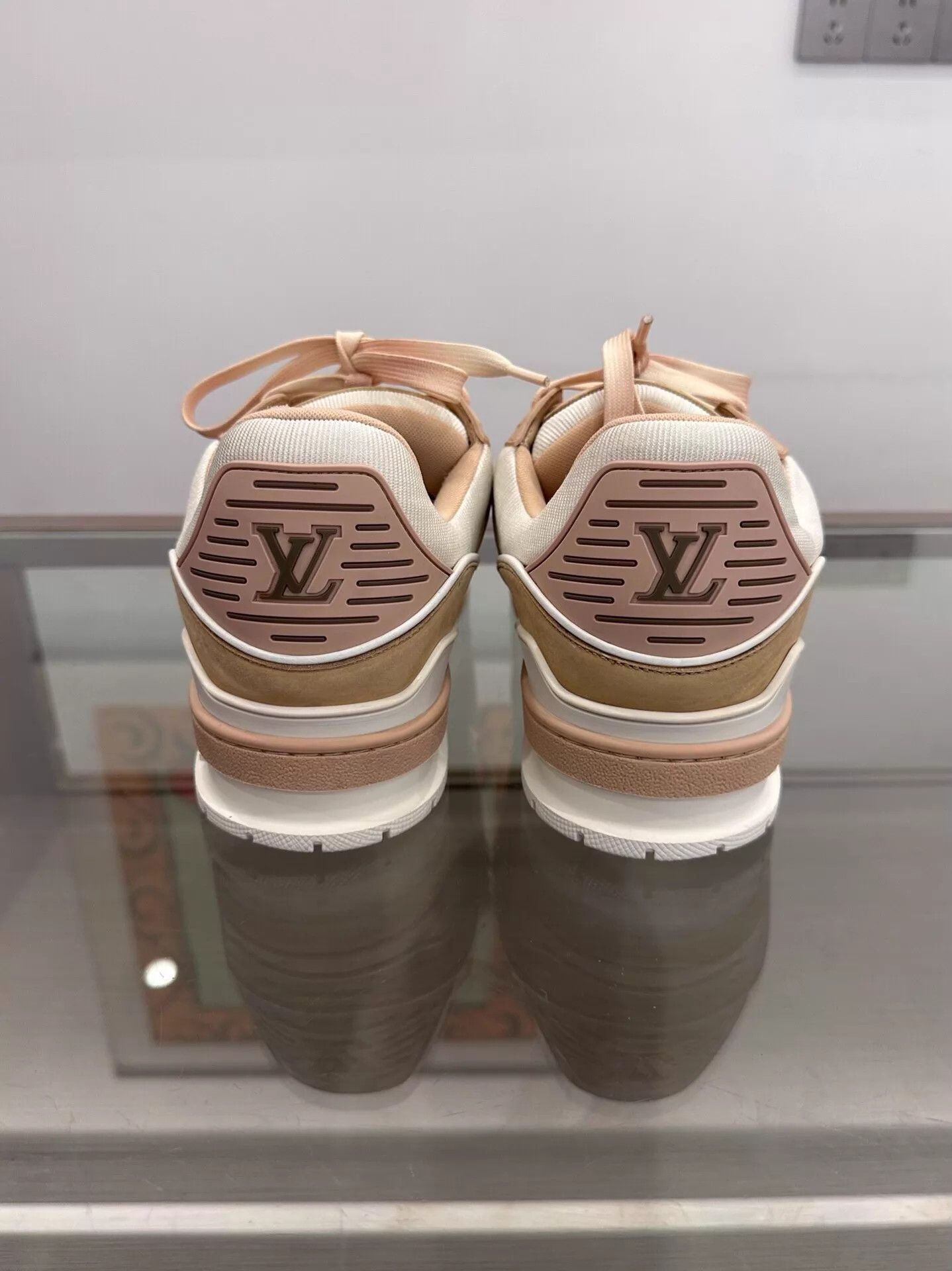 Louis Vuitton LV men's pink brown colorblock Trainer 8/42 side embossed Size US 9 / EU 42 - 5 Thumbnail