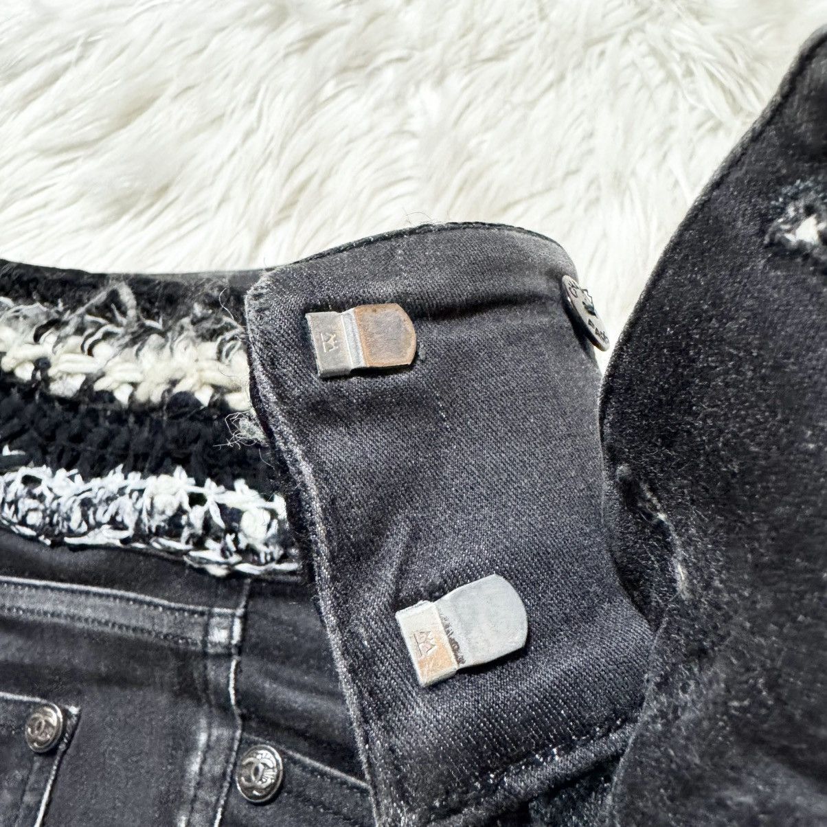 Chanel Chanel COCO button waist tweed stretch denim pants jeans Size 26" / US 2 / IT 38 - 16 Thumbnail