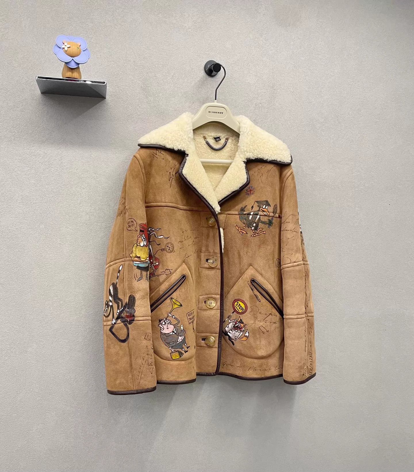 Burberry Burberry Camel Shearling Animal Comic Print Coats 40 Size S / US 4 / IT 40 - 3 Thumbnail