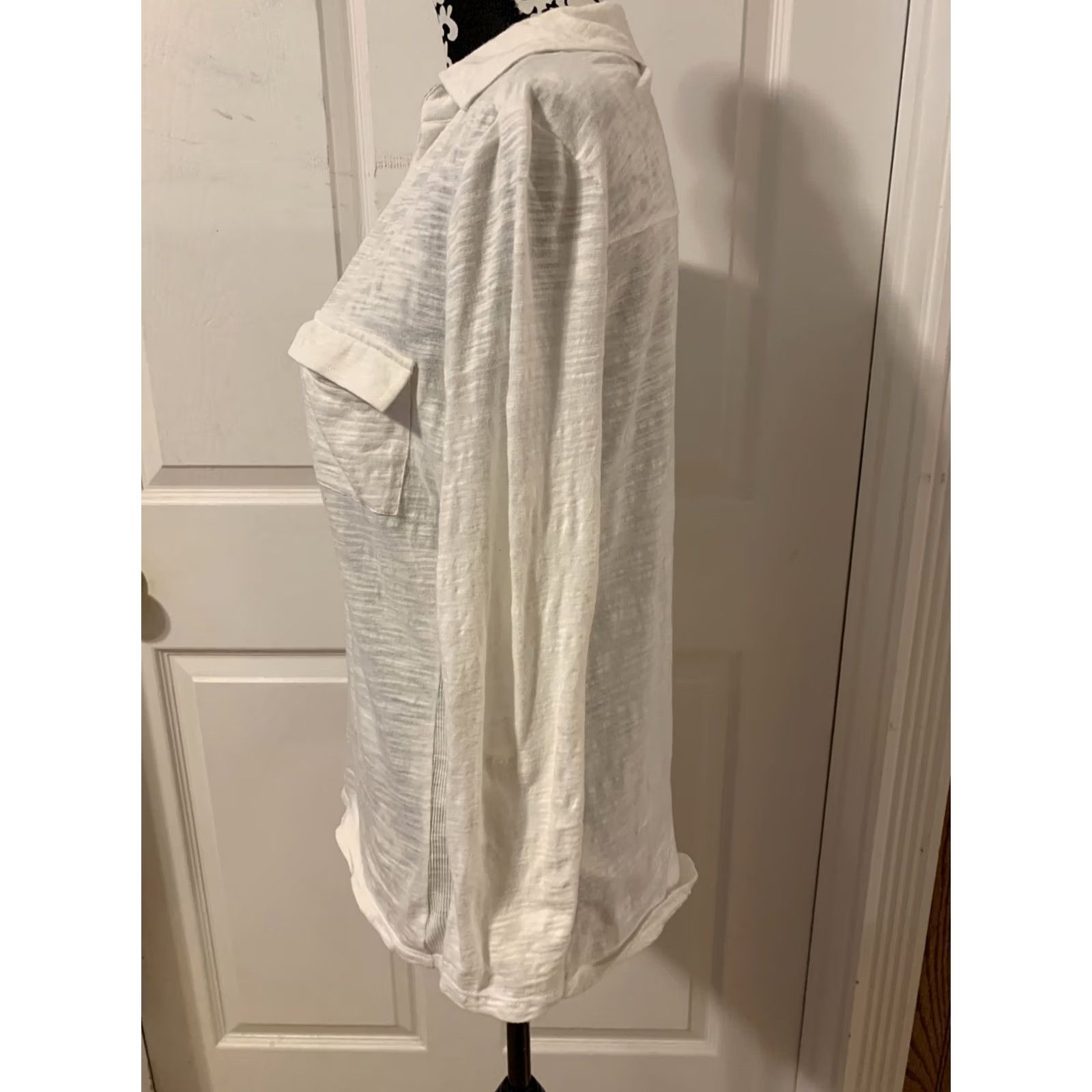 Jones New York VINTAGE? WOMENS Jones Newyork Shirt S White V-Neck Burnout Style Roll Sleeves Top Shirt#2169 Size S / US 4 / IT 40 - 3 Thumbnail