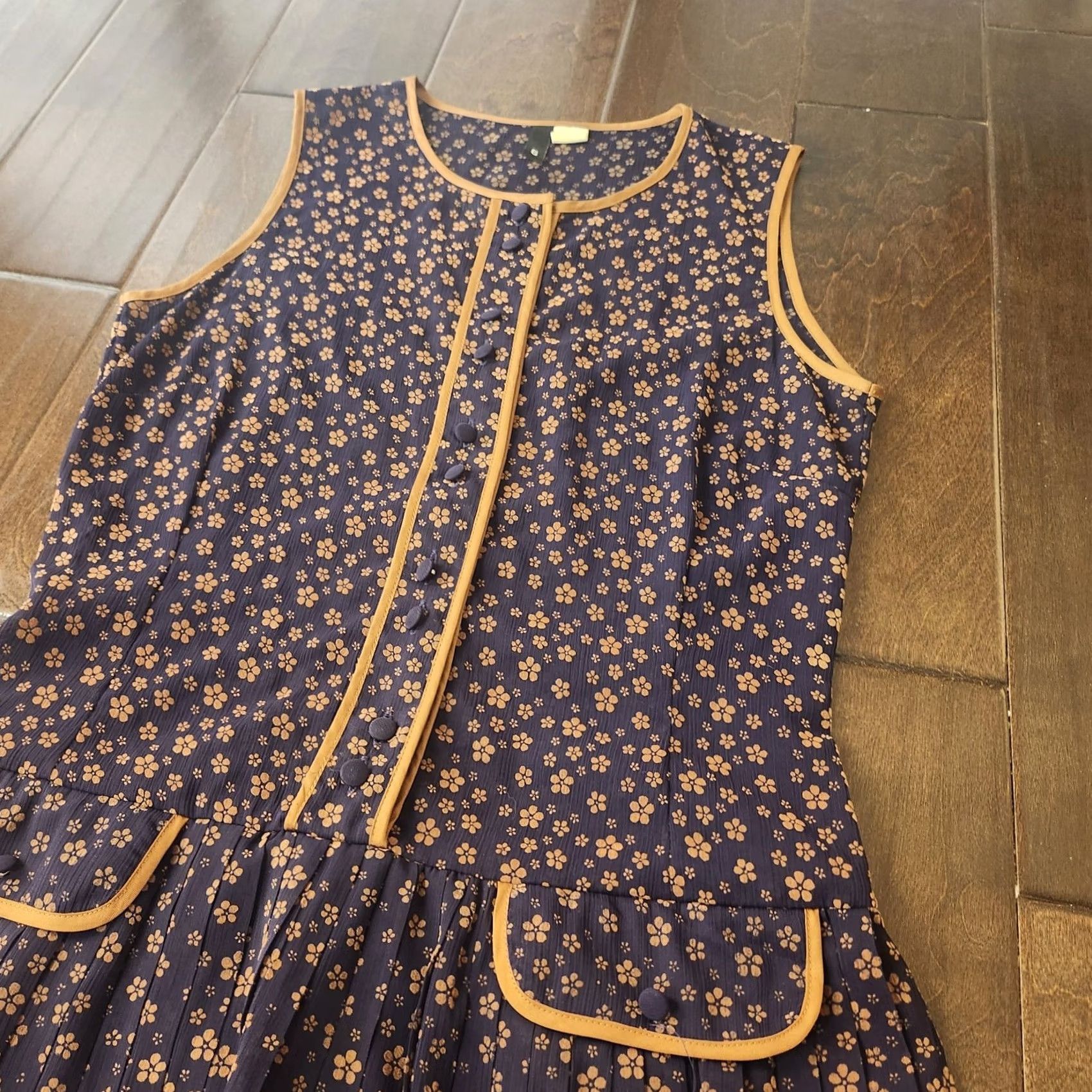 H&M H&M Dress Womens Size 6 Navy Floral Pleated Fit Flare Sleeveless Pockets Dress Size M / US 6-8 / IT 42-44 - 7 Thumbnail