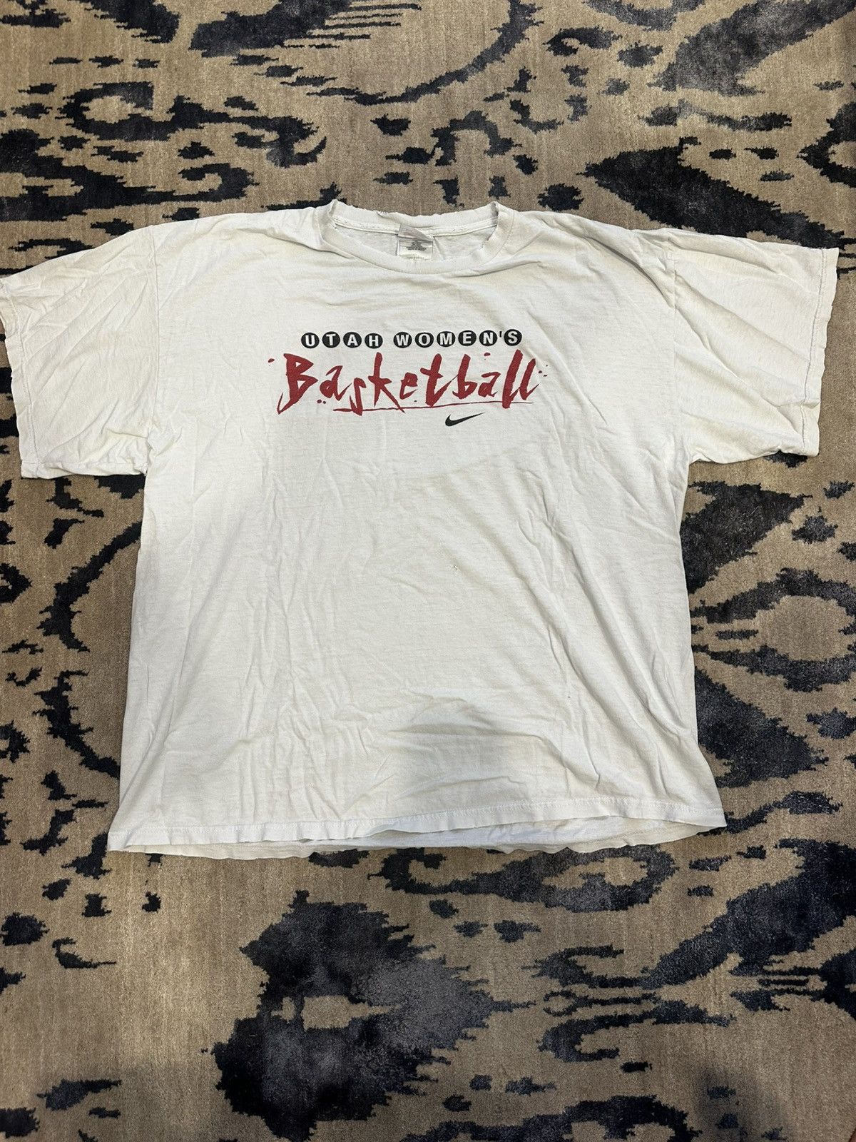 Nike Vintage Nike Utah Basketball Tee Size US XL / EU 56 / 4 - 1 Thumbnail
