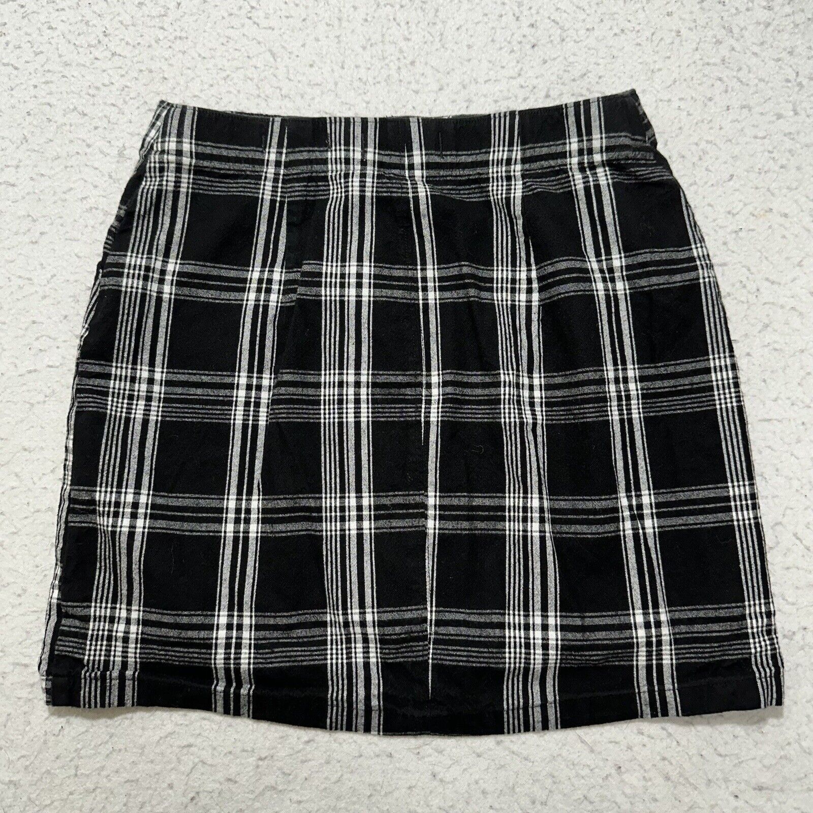 Hollister Hollister Small High Rise Black White Plaid Mini Skirt Size 28" / US 6 / IT 42 - 8 Thumbnail