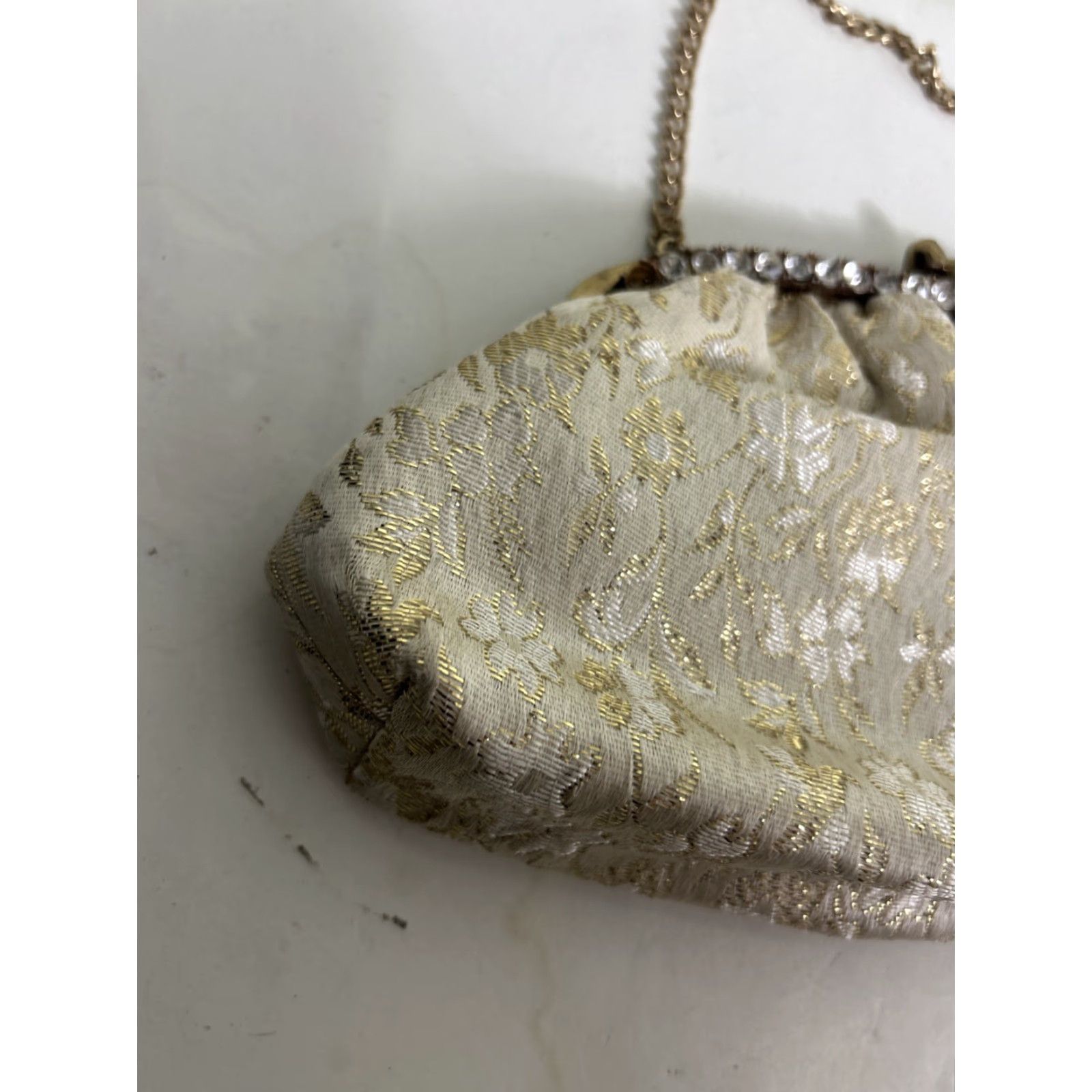 CLOSED VINTAGE Clasp Close Clutch Ivory Gold Floral Jeweled 8.5x5x1 with Chain Size ONE SIZE - 4 Thumbnail