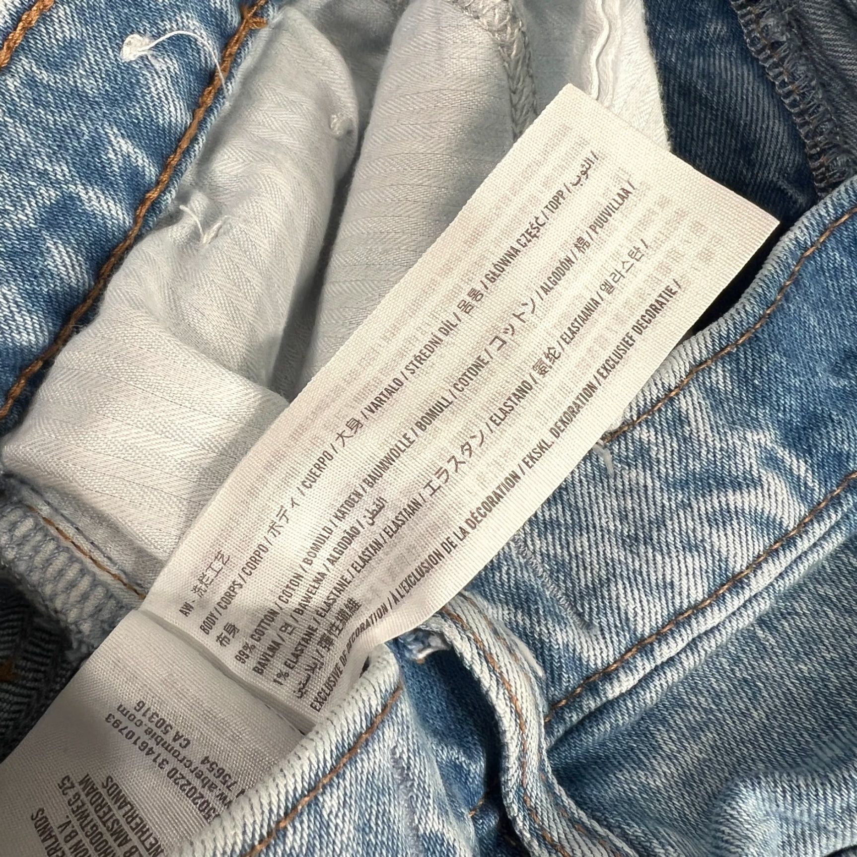 Abercrombie & Fitch Abercrombie & Fitch Ultra High Rise 90s Straight Jeans Size 00/24 Light Wash Blue 5-Pocket Womens Size 24" / US 00 / IT 34 - 7 Thumbnail