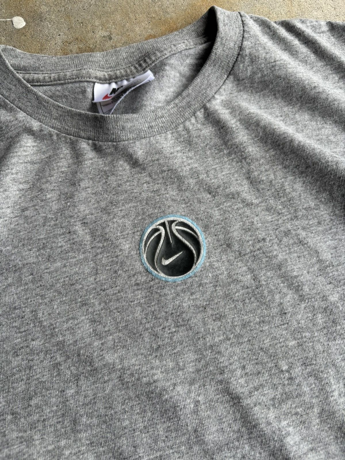 Nike Vintage 90s Nike Basketball Heather Grey Centre Logo Tee Size US S / EU 44-46 / 1 - 3 Thumbnail