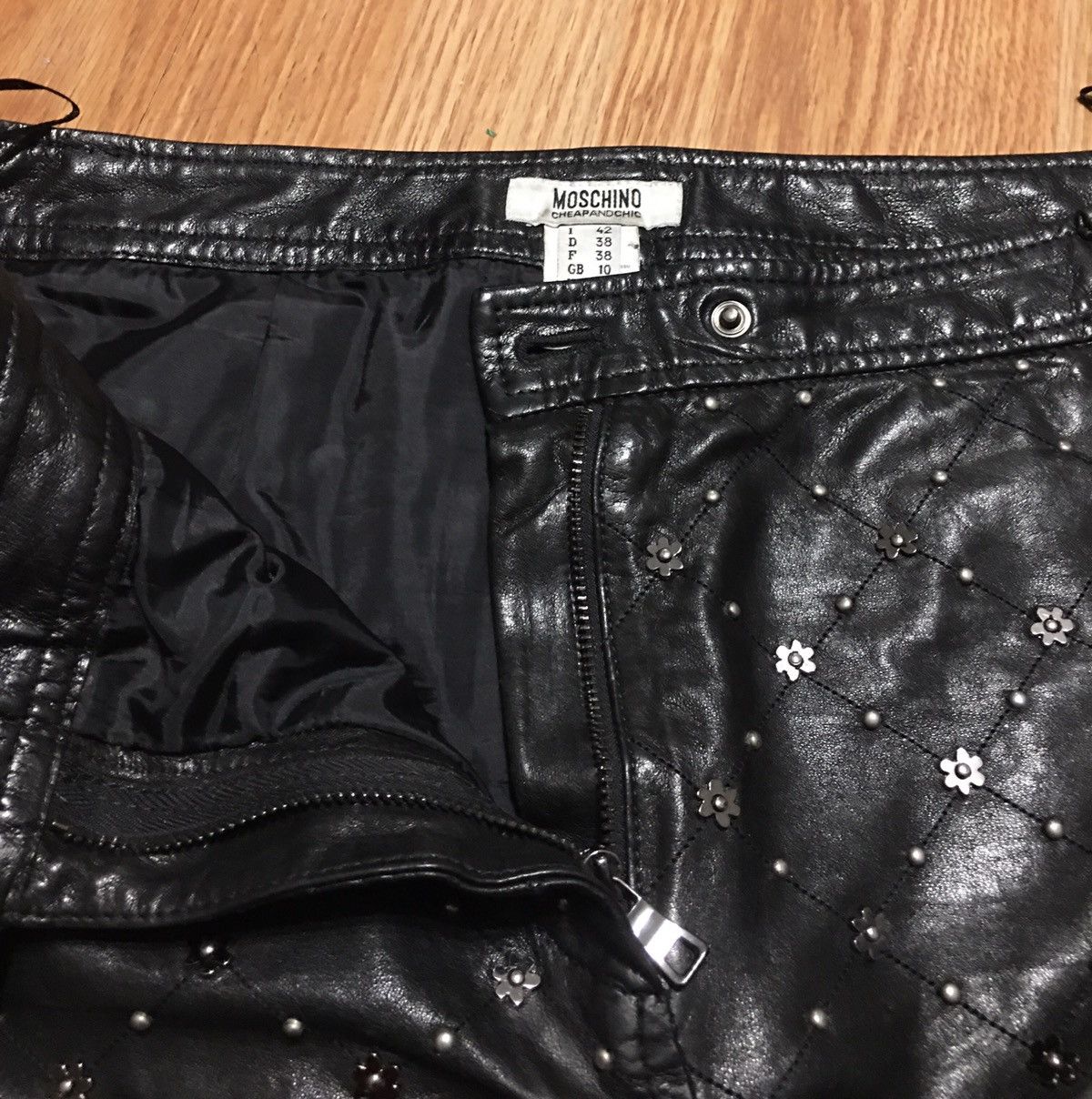Leather × Moschino MOSCHINO Black Sheep Leather Studded Mini Skirt EU38 US8 Size 28" / US 6 / IT 42 - 4 Thumbnail