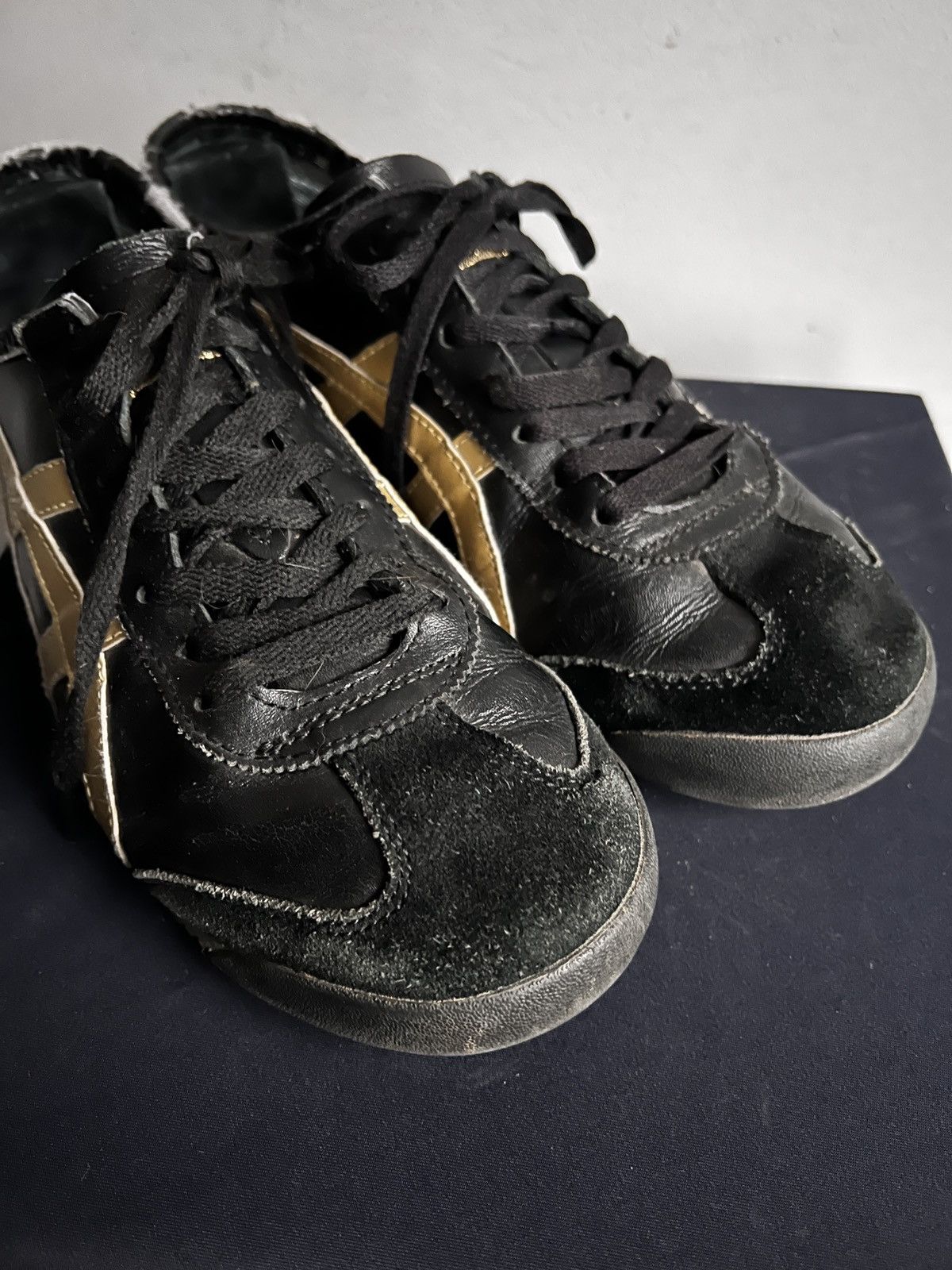 Onitsuka Tiger Onitsuka Tiger Mexico 66 Gold Black Shoes vintage y2k Size US 10 / EU 43 - 9 Thumbnail