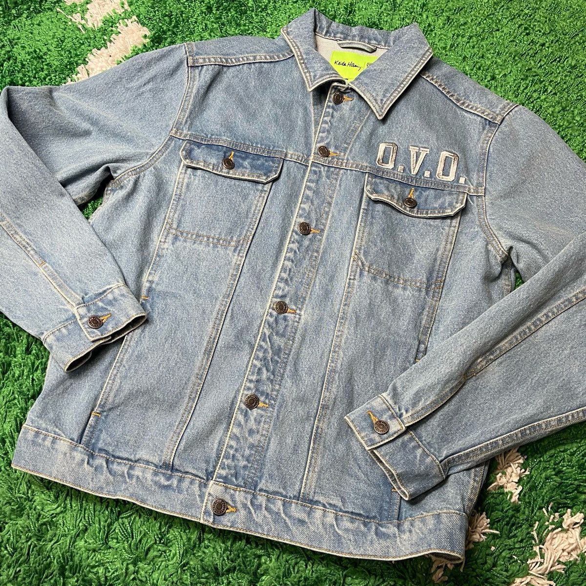 Keith Haring × October's Very Own OVO x Keith Haring Denim Trucker Jacket Washed Indigo Size US M / EU 48-50 / 2 - 2 Thumbnail