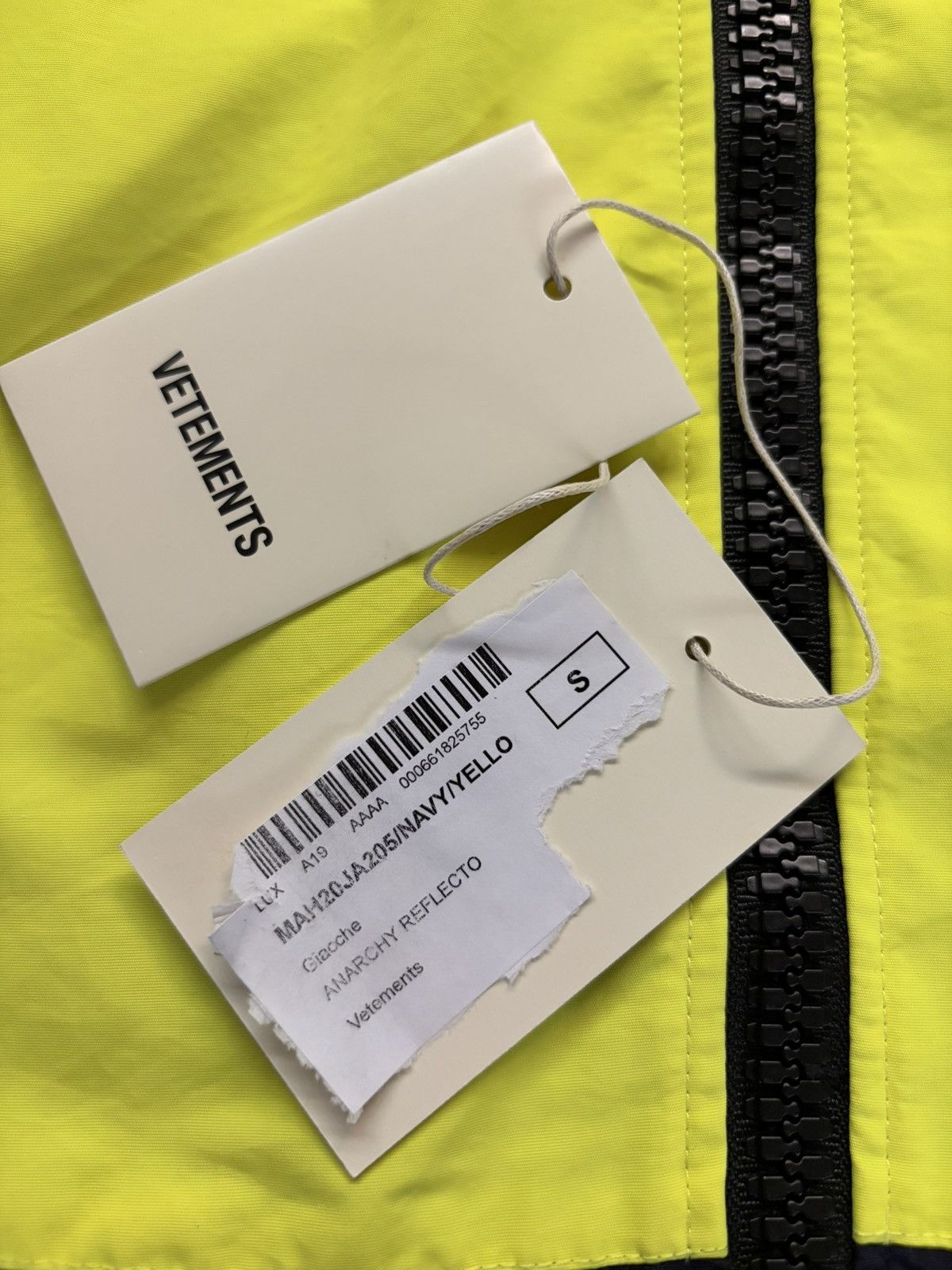 Vetements Vetements F/W19 Hi-Vis Anarchy Reflective Parka Size US XXL / EU 58 / 5 - 21 Thumbnail
