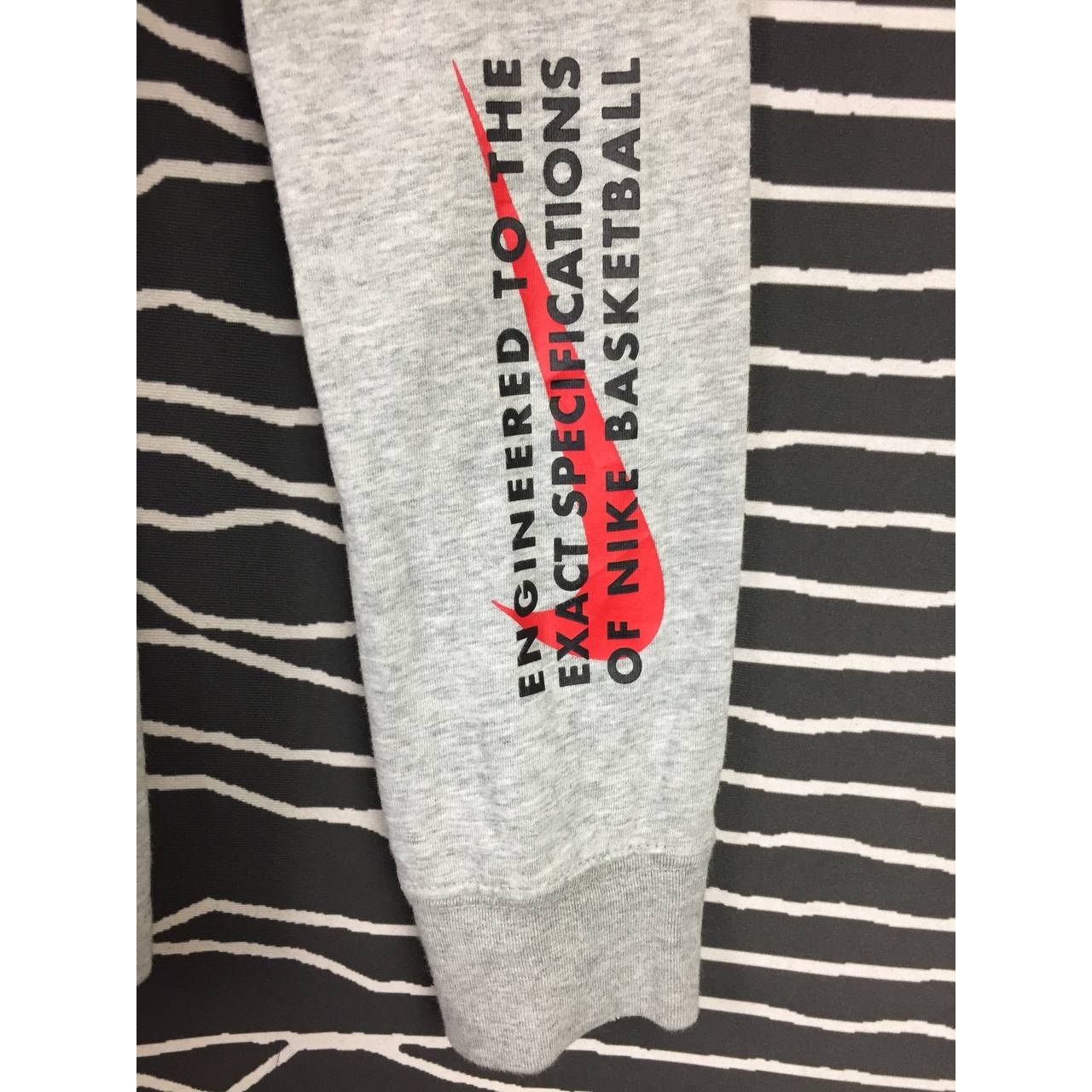 Nike Nike Basketball Big Logo Long Sleeve Tee Size S Size US S / EU 44-46 / 1 - 5 Thumbnail
