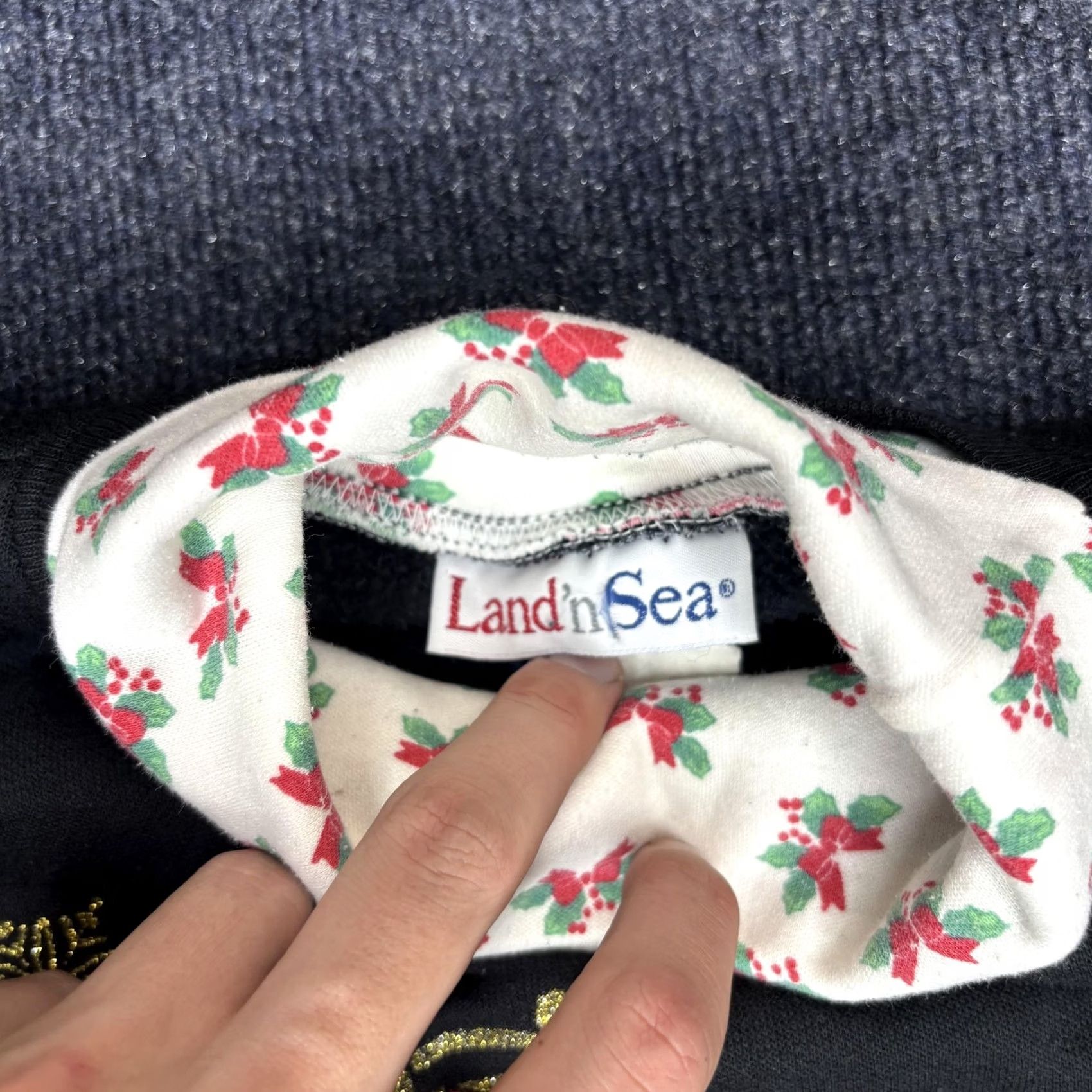 Vintage Land'n Sea Sweatshirt Womens Large Black Christmas Poinsettia Bells Turtleneck Size L / US 10 / IT 46 - 2 Thumbnail