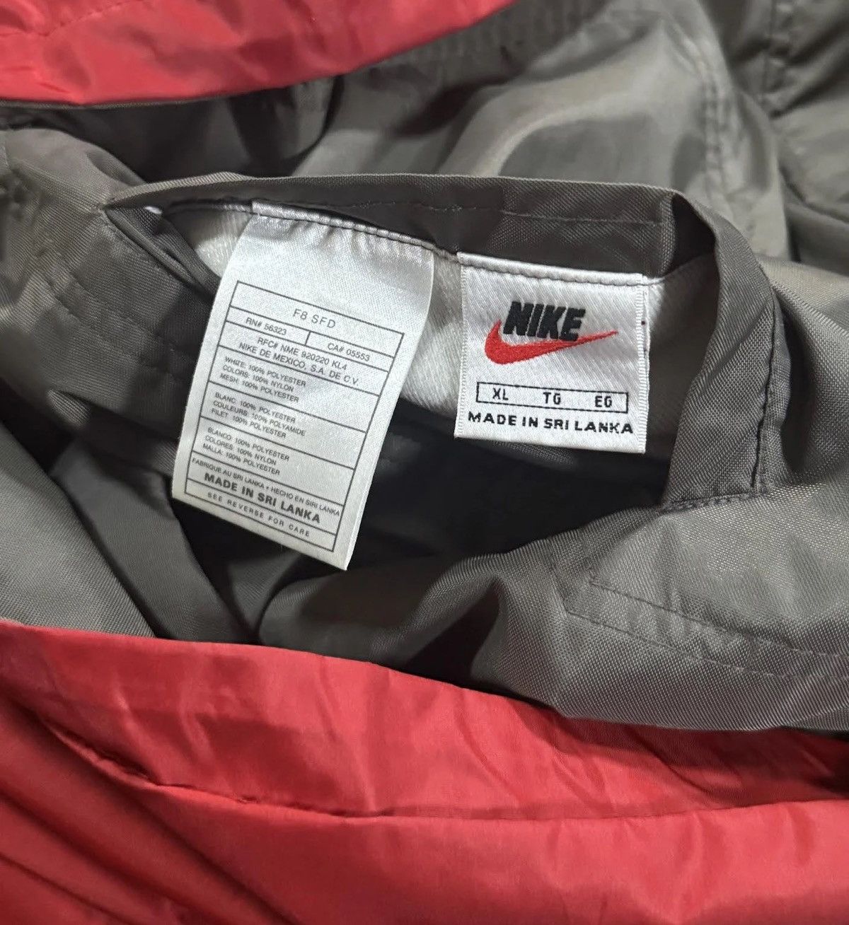 Nike Vintage Nike Reversible Red / Grey Jacket (Size XL) Size US XL / EU 56 / 4 - 5 Thumbnail