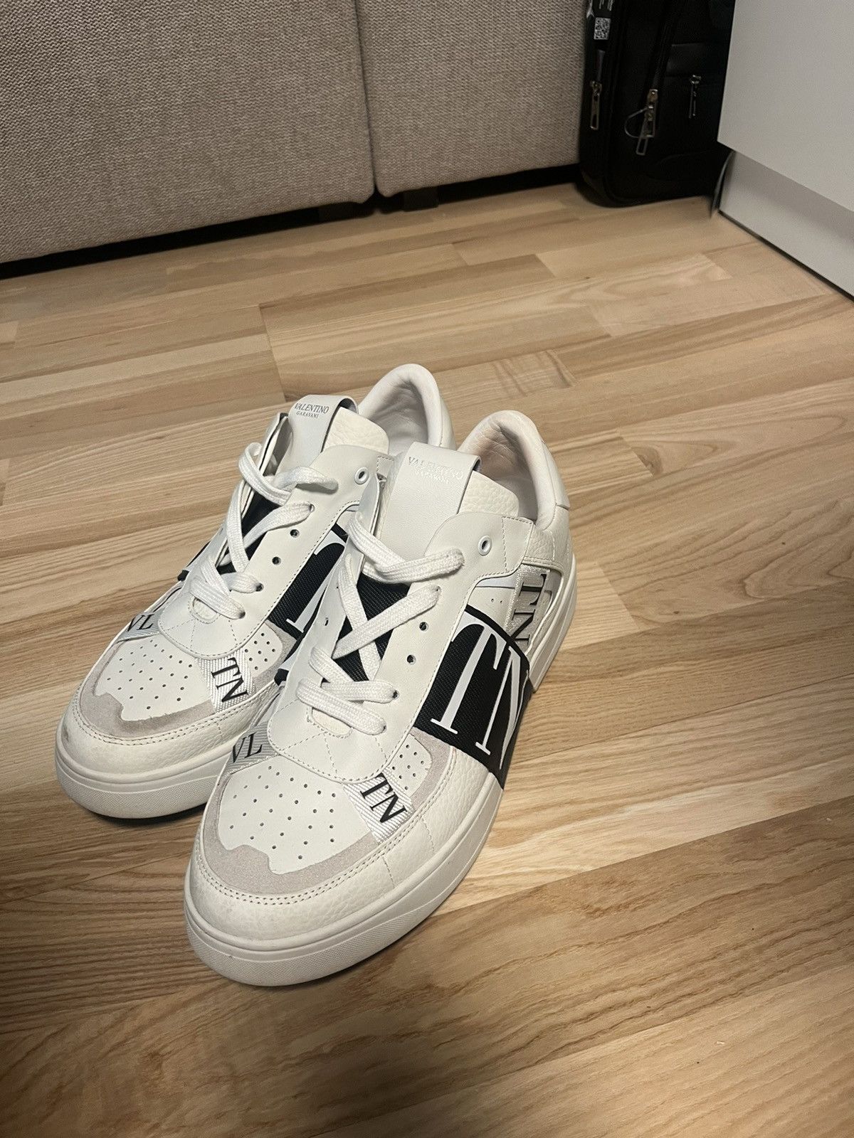 Valentino Valentino VLTN Low-Top Sneakers Size US 10 / EU 43 - 1 Thumbnail
