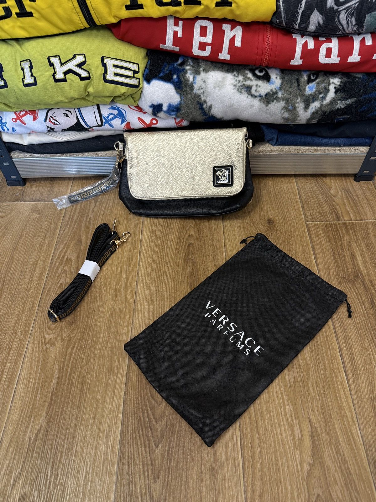Versace NEW!!! Versace Parfums Bag Size ONE SIZE - 1 Thumbnail
