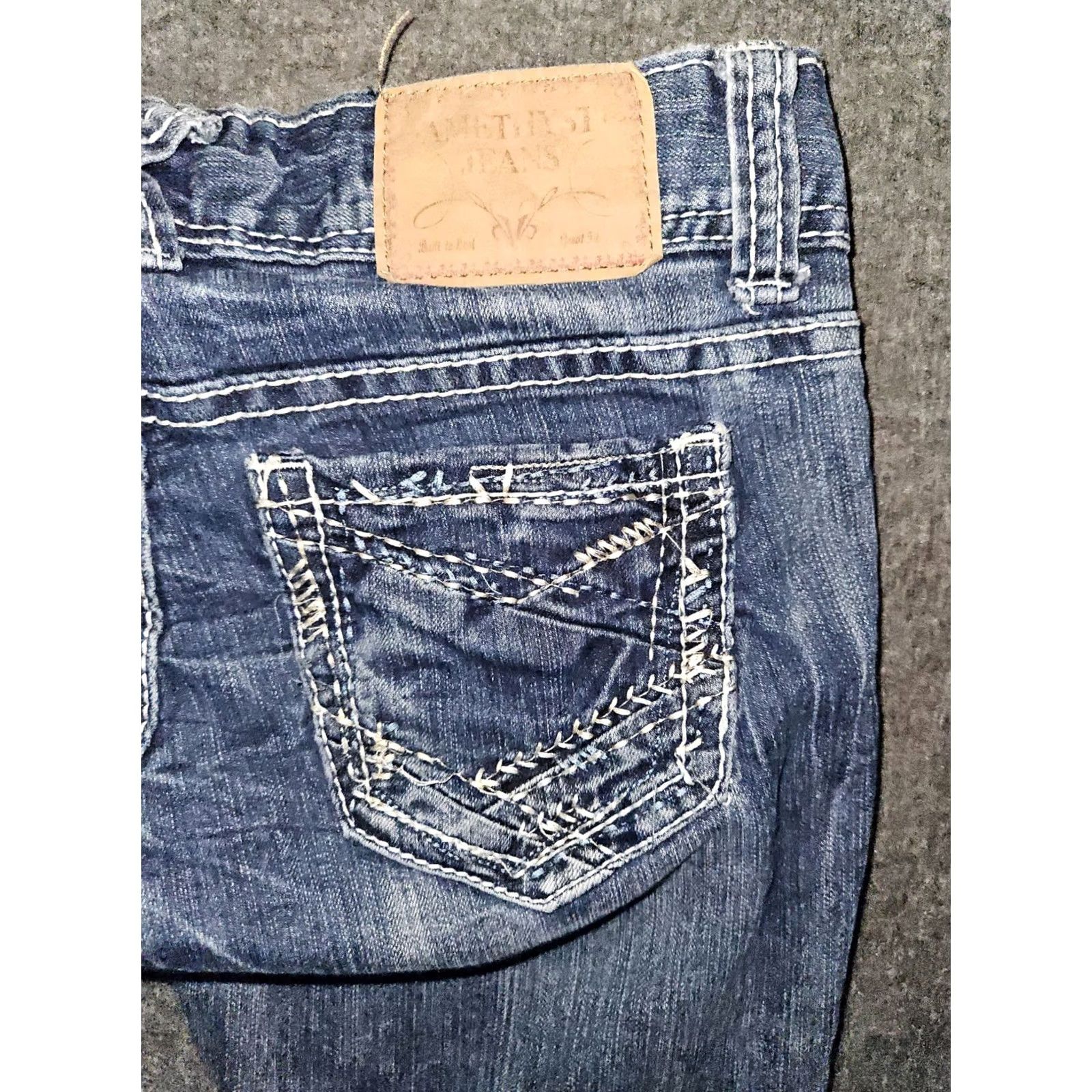 Vintage VINTAGE Amethyst Skinny Capris Juniors 0 Ultra Low Rise Blue Distressed Embroidered Jeans Capris Womens Girls 22 in Inseam 0 Size ONE SIZE - 7 Thumbnail