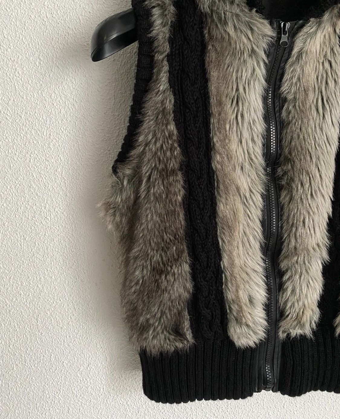 Vintage Vintage hooded fur vest Size US S / EU 44-46 / 1 - 3 Thumbnail