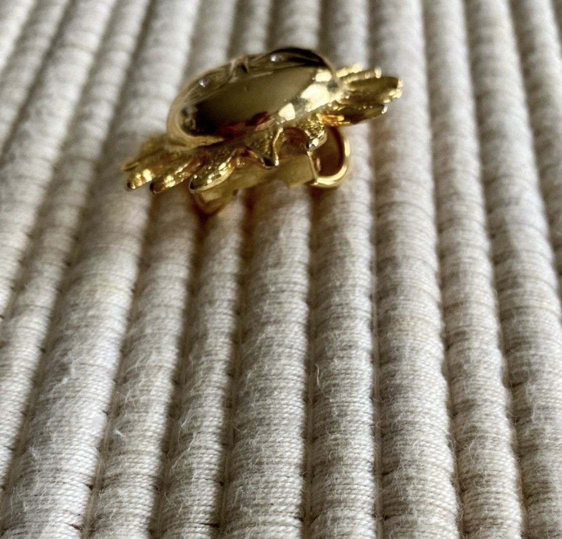 Other VINTAGE TEXTURED GOLD SUN FACE BROOCH PIN WITH DIAMOND EYES Size ONE SIZE - 14 Thumbnail