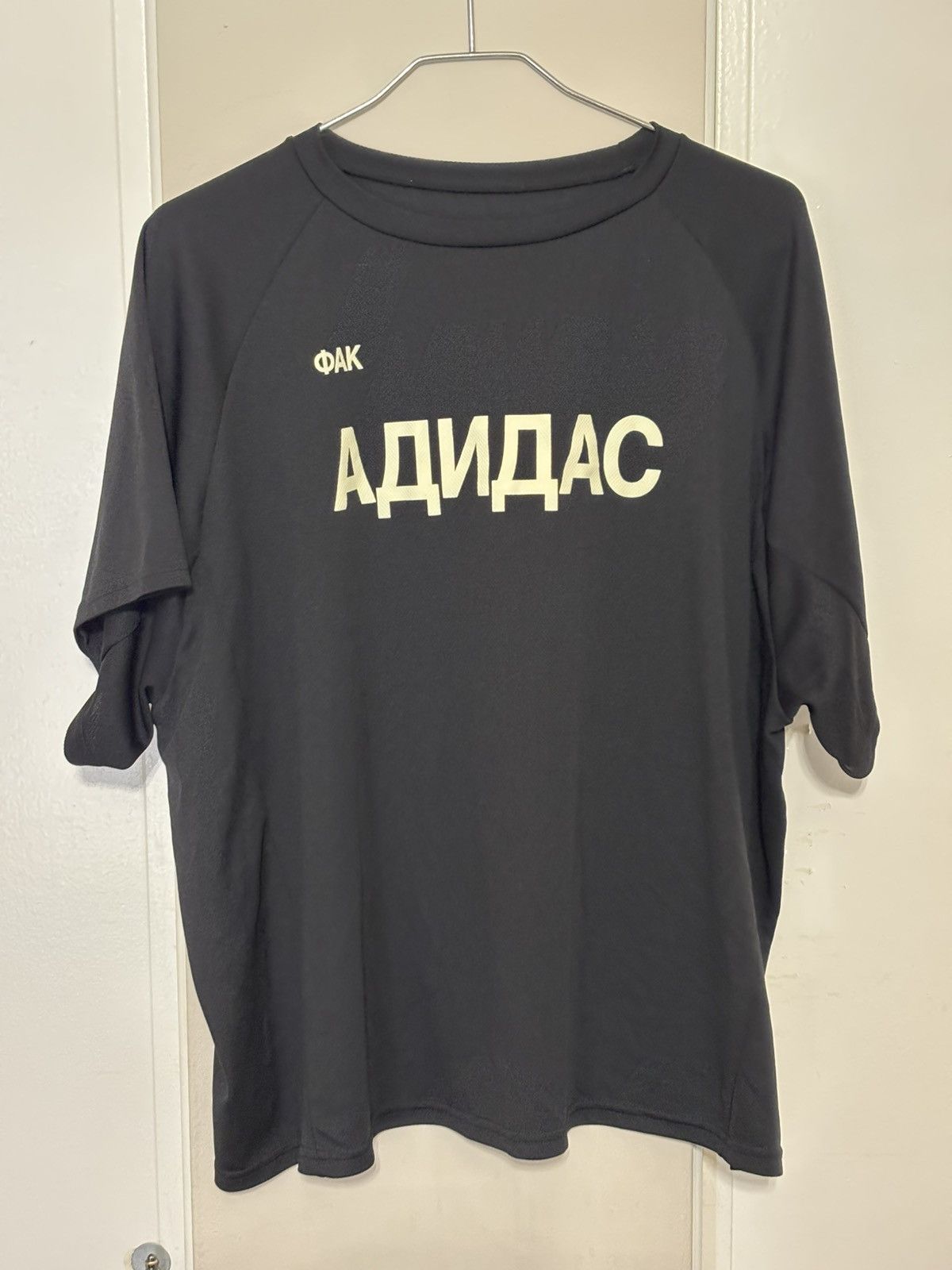 Yeezy The black tee Size US XL / EU 56 / 4 - 2 Thumbnail