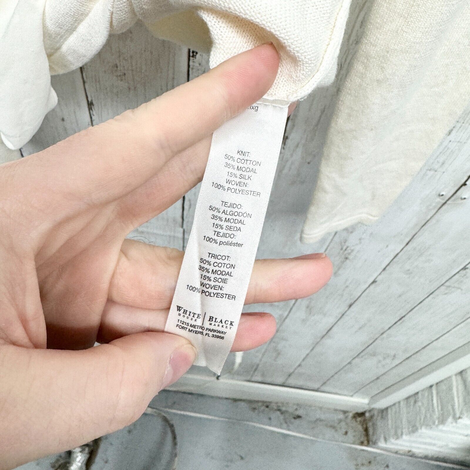 White House Black Market White House Black Market Top XS White Embellished Neckline Size XS / US 0-2 / IT 36-38 - 4 Thumbnail