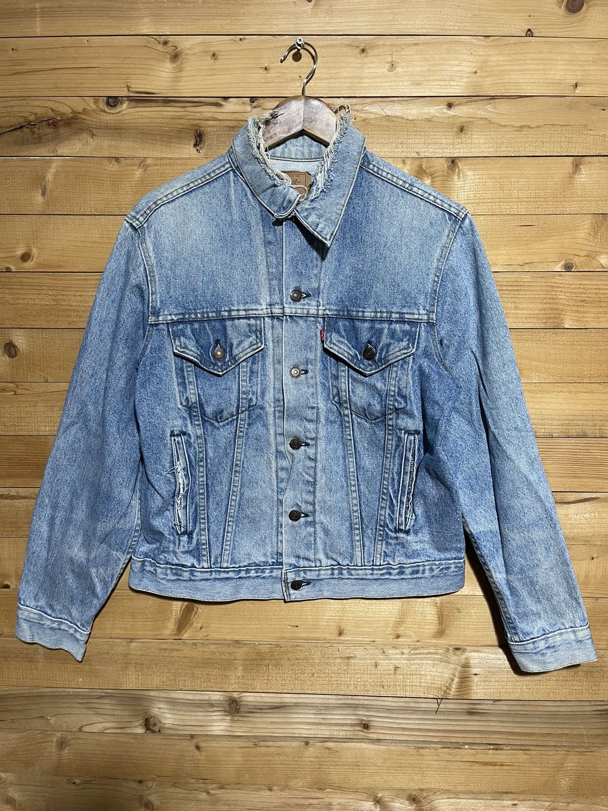 Levi's Vintage levis distressed jeans jacket Size M / US 6-8 / IT 42-44 - 1 Thumbnail