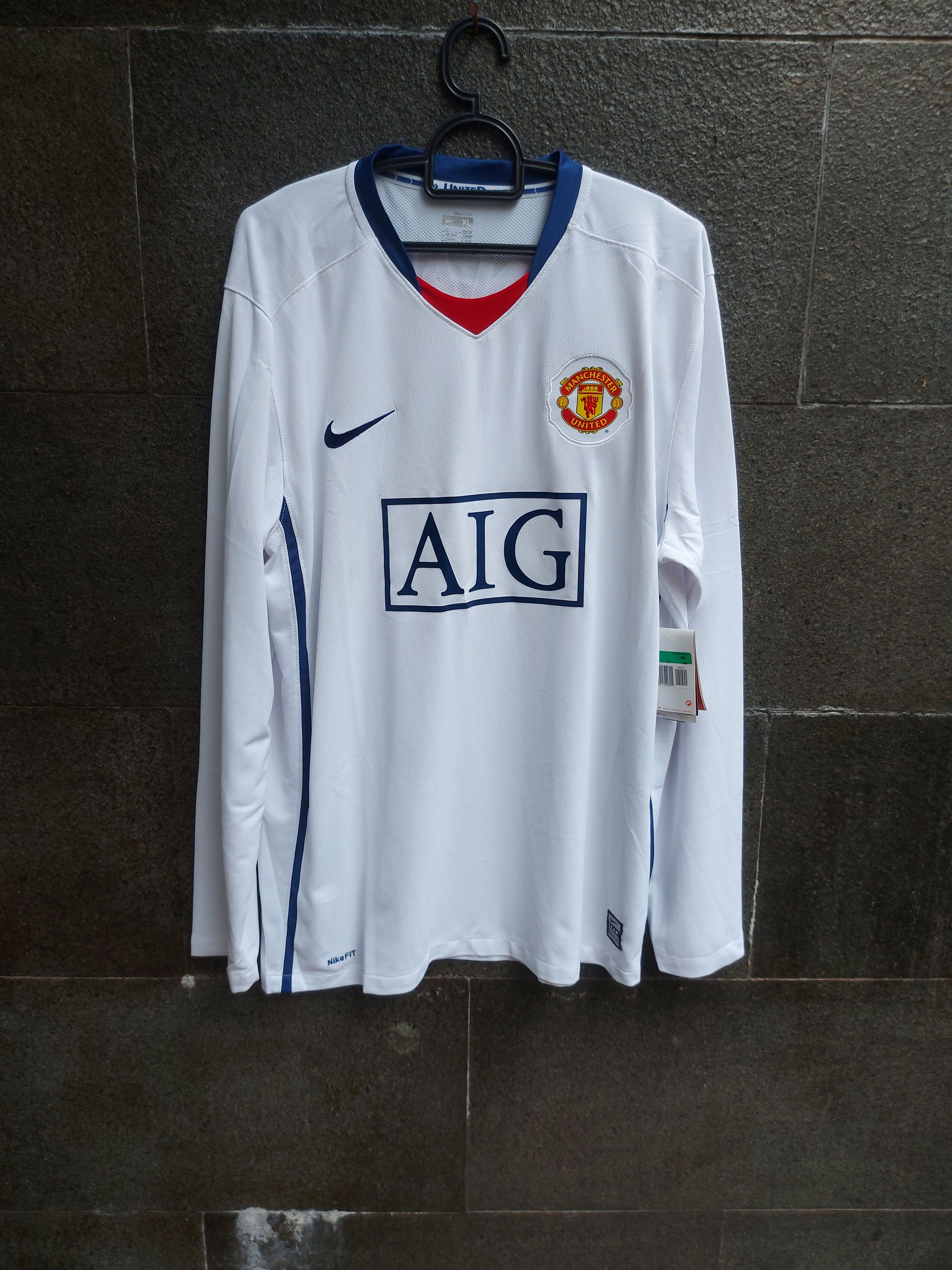 Image of Nike X Vintage Jersey Manchester United 2008 in White, Men's (Size XL)