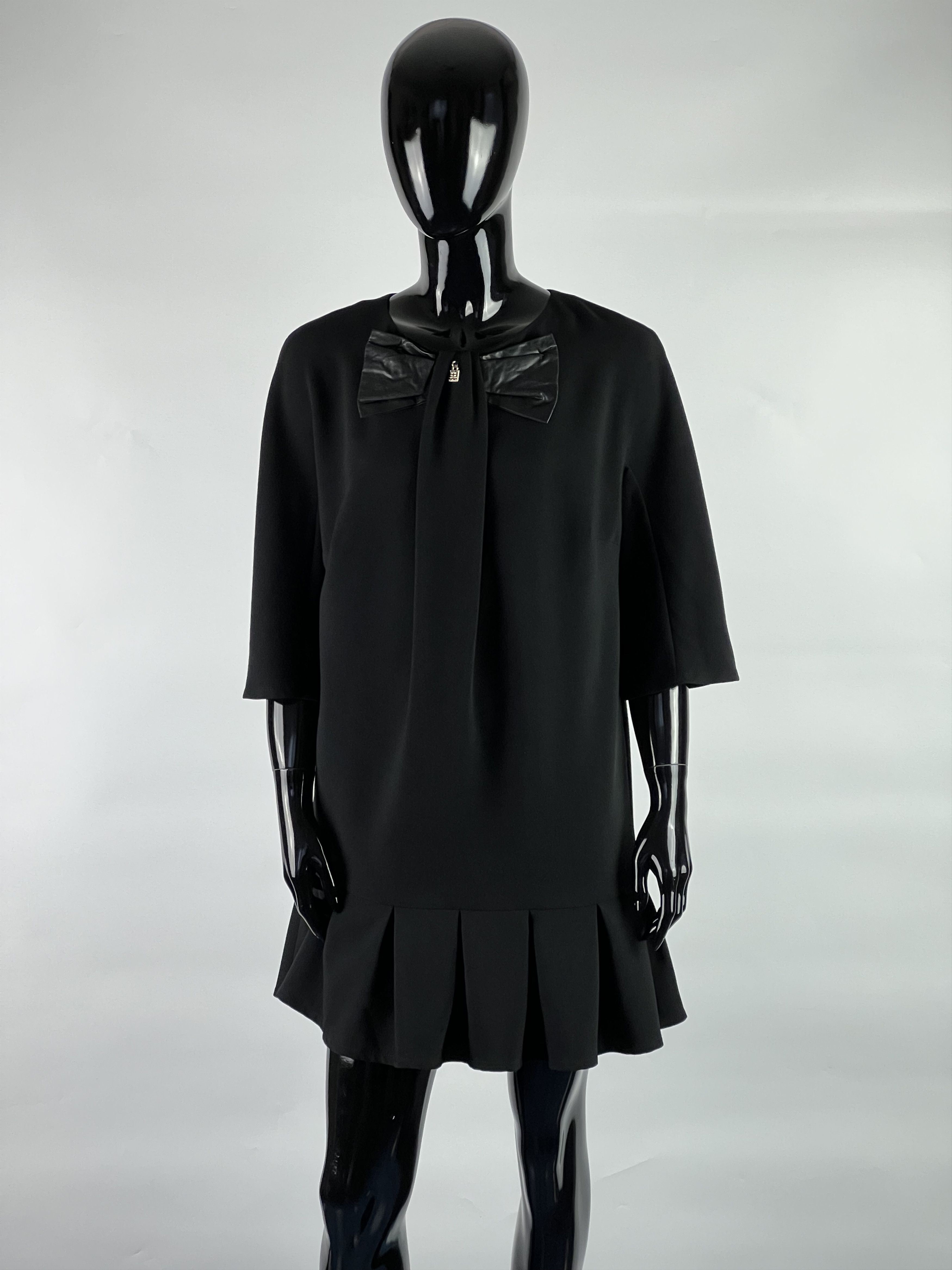 Elisabetta Franchi Elisabetta Franchi Abito Black Mini Dress Size IT42 Size M / US 6-8 / IT 42-44 - 1 Thumbnail