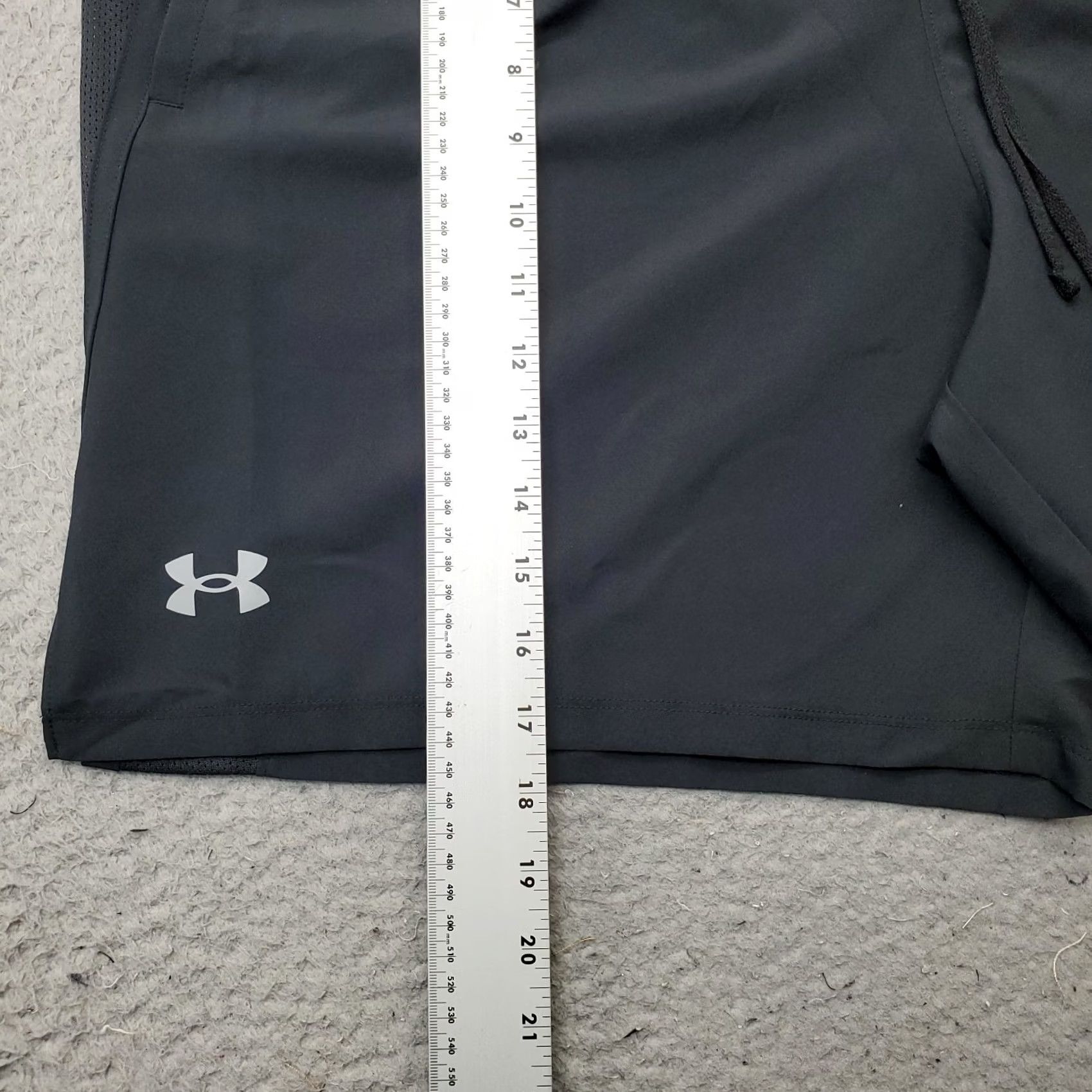 Under Armour Under Armour Running Shorts Mens 2XL Black Fitted Side Slit Athletic Shirt Shorts Mens 2XL Black Size US 39 - 3 Thumbnail