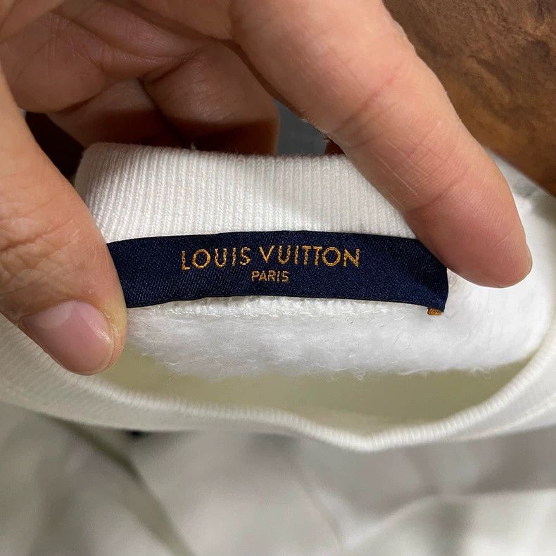 Louis Vuitton Louis Vuitton White Snow Mountain Sweatshirt Size US M / EU 48-50 / 2 - 5 Thumbnail