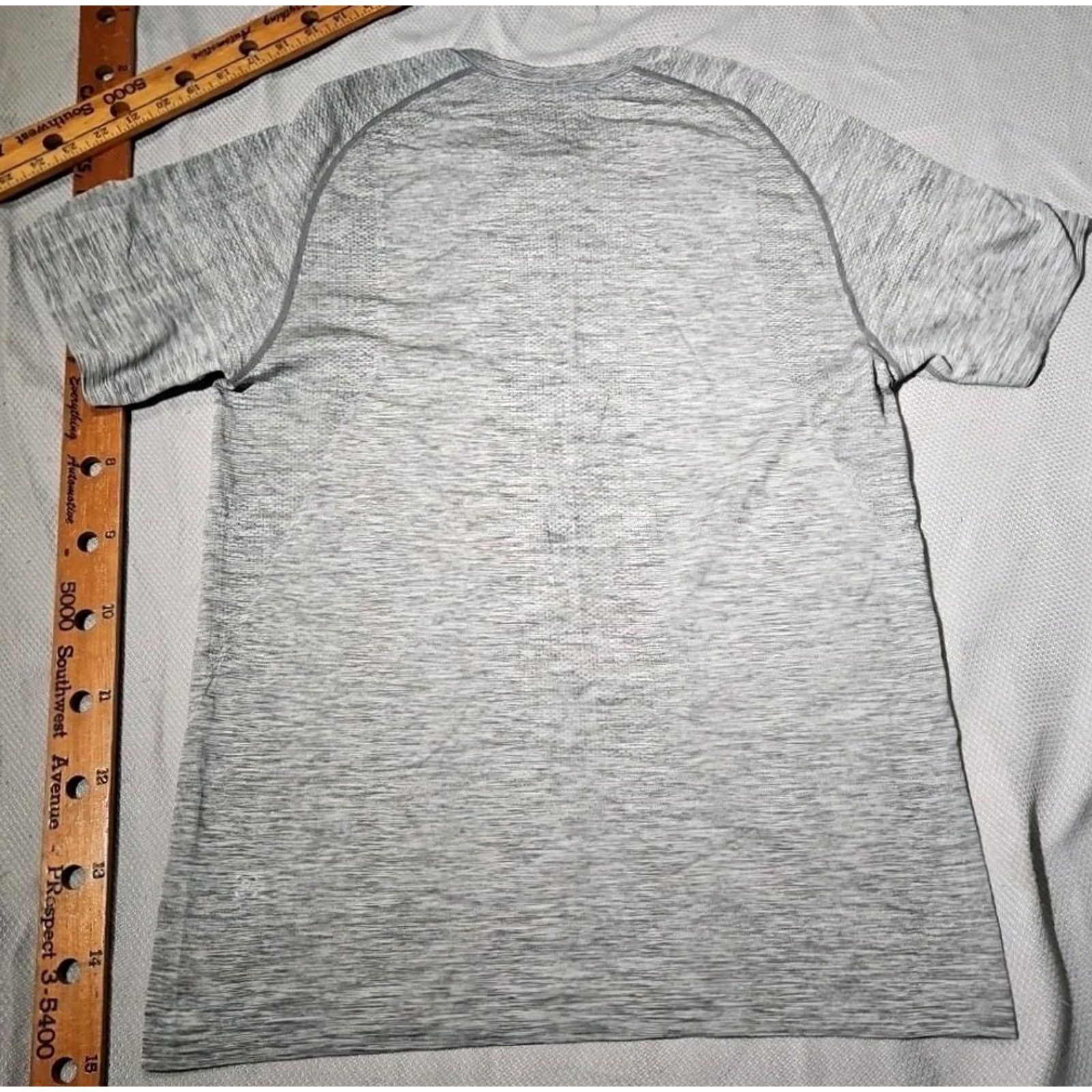 Lululemon Lululemon Shirt Mens M Gray Metal Vent Tech Camo Active Performance Stretch Tee Size US M / EU 48-50 / 2 - 7 Thumbnail