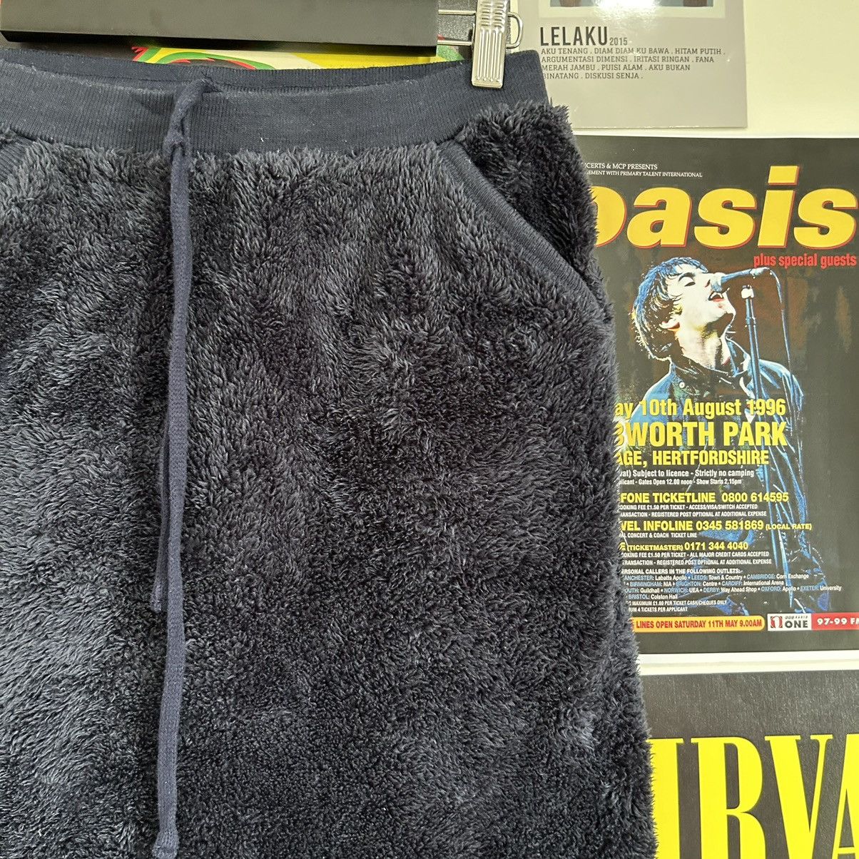 Uniqlo Vintage Uniqlo Furry Fleece Mini Skirt Size 27" / US 4 / IT 40 - 4 Thumbnail