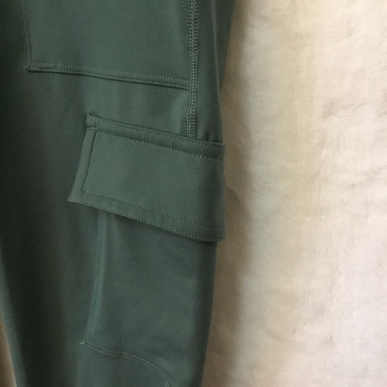 Old Navy Old Navy Green Active High-Rise Go-Dry Leggings Size 28" / US 6 / IT 42 - 4 Thumbnail