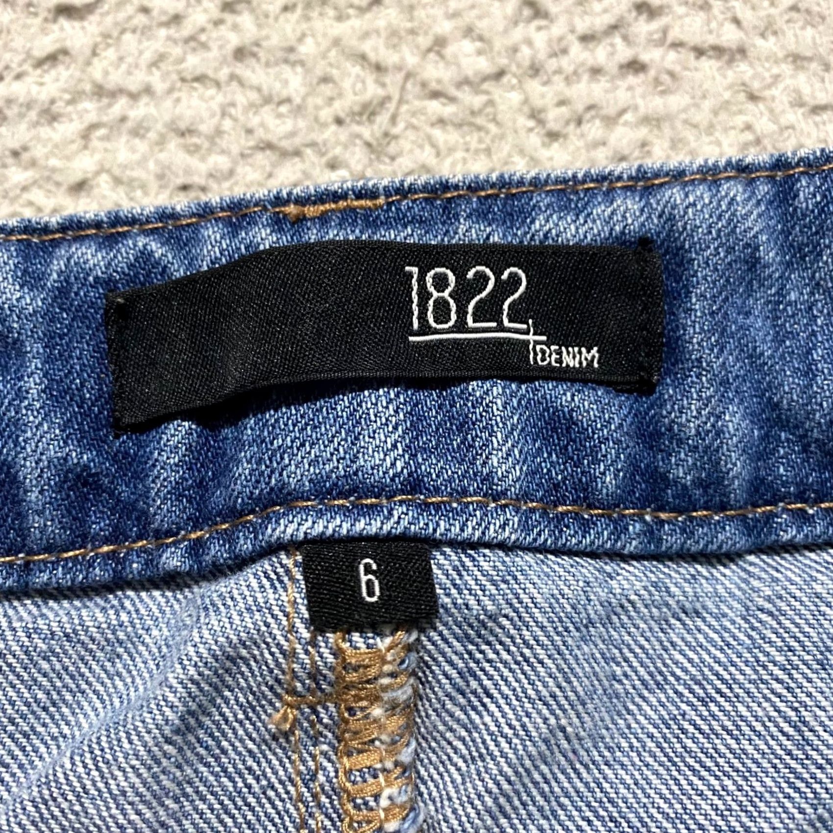 Vintage 1822 Denim Skirt Womens 6 Denim Blue Distressed Mini Short Button Pockets Casual Fall Spring Summer Size 28" / US 6 / IT 42 - 3 Thumbnail