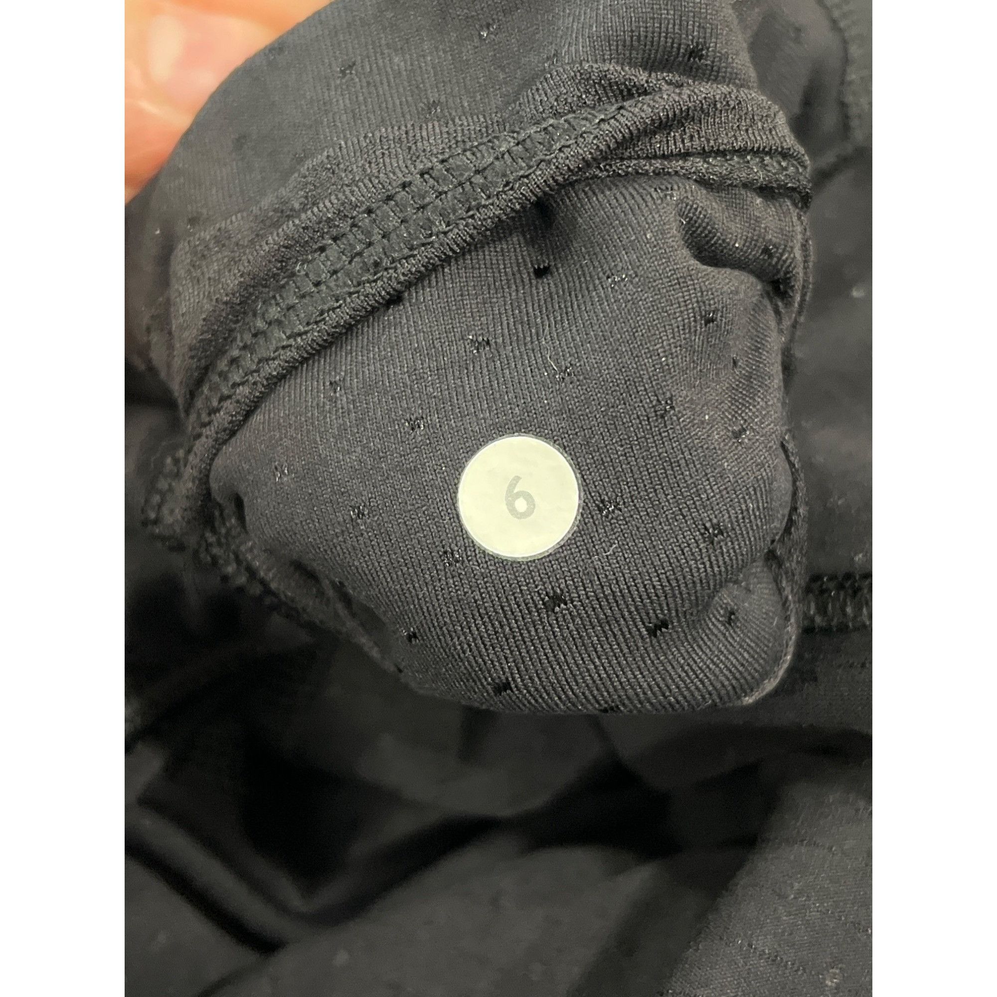 Lululemon Lululemon Black Perforated Cropped Leggings Women’s Size 6 Size 28" / US 6 / IT 42 - 3 Thumbnail