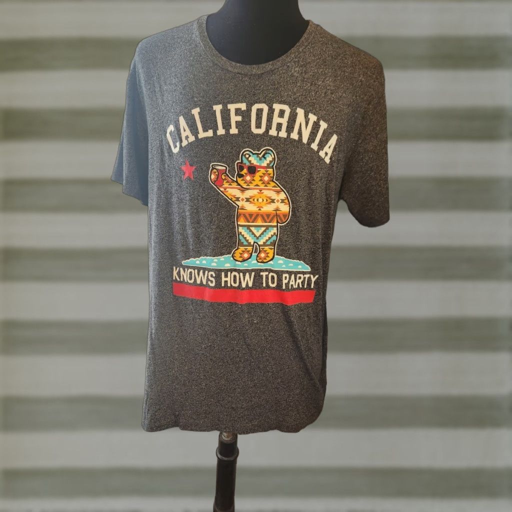 Vintage Riot Society California Knows How To Party Bear Gray T-Shirt Mens Large Size Regular Crew Neck Short Sleeve Graphic Print Cotton Polyester Size US L / EU 52-54 / 3 - 1 Thumbnail