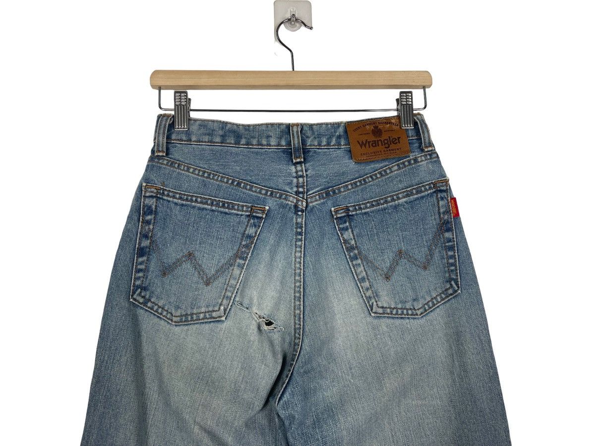 Wrangler Wrangler Faded Blue Ripped Denim Size US 26 / EU 42 - 13 Thumbnail