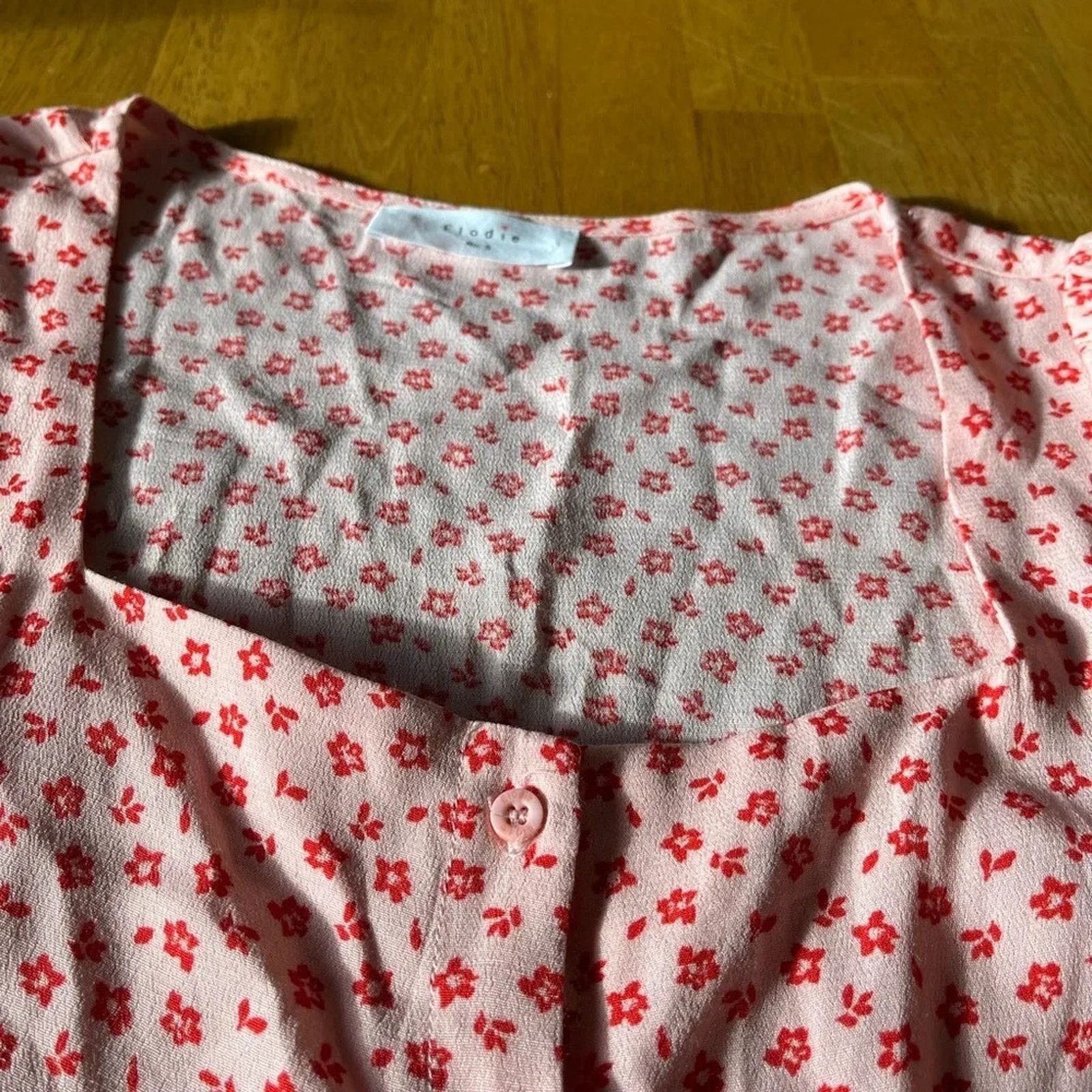 The Unbranded Brand Elodie short sleeved top, size Small with front buttons. Size S / US 4 / IT 40 - 1 Thumbnail