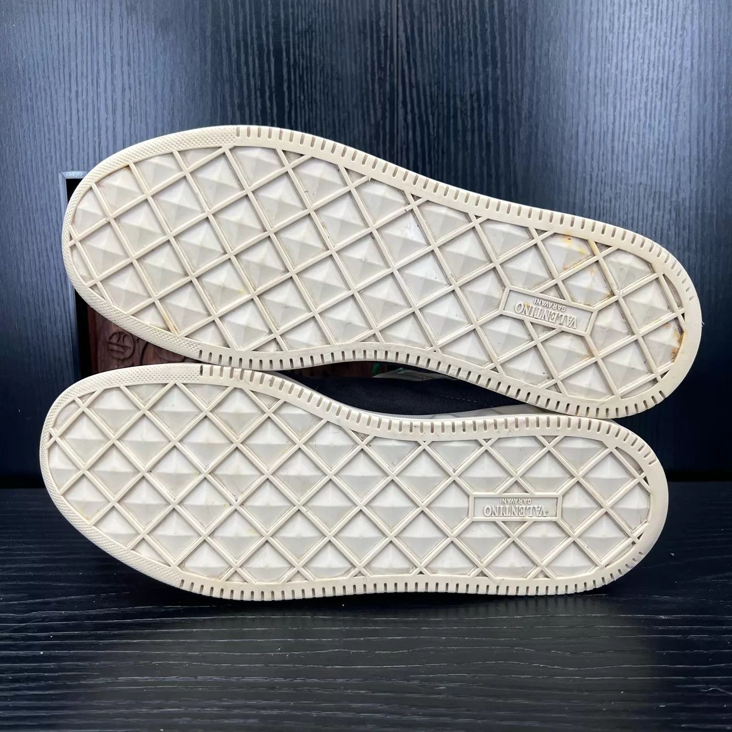 Valentino Valentino One Stud Gray & White 41 Size US 8 / EU 41 - 5 Thumbnail