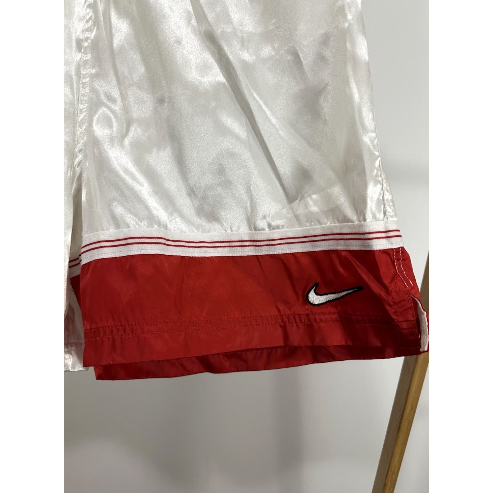 Nike Nike Swoosh Nylon Baggy Satin Shiny Women's Shorts M 90s VTG White Body Boyfriend Style Ladies Nike Shorts Mens Womens Size 32" / US 10 / IT 46 - 3 Thumbnail