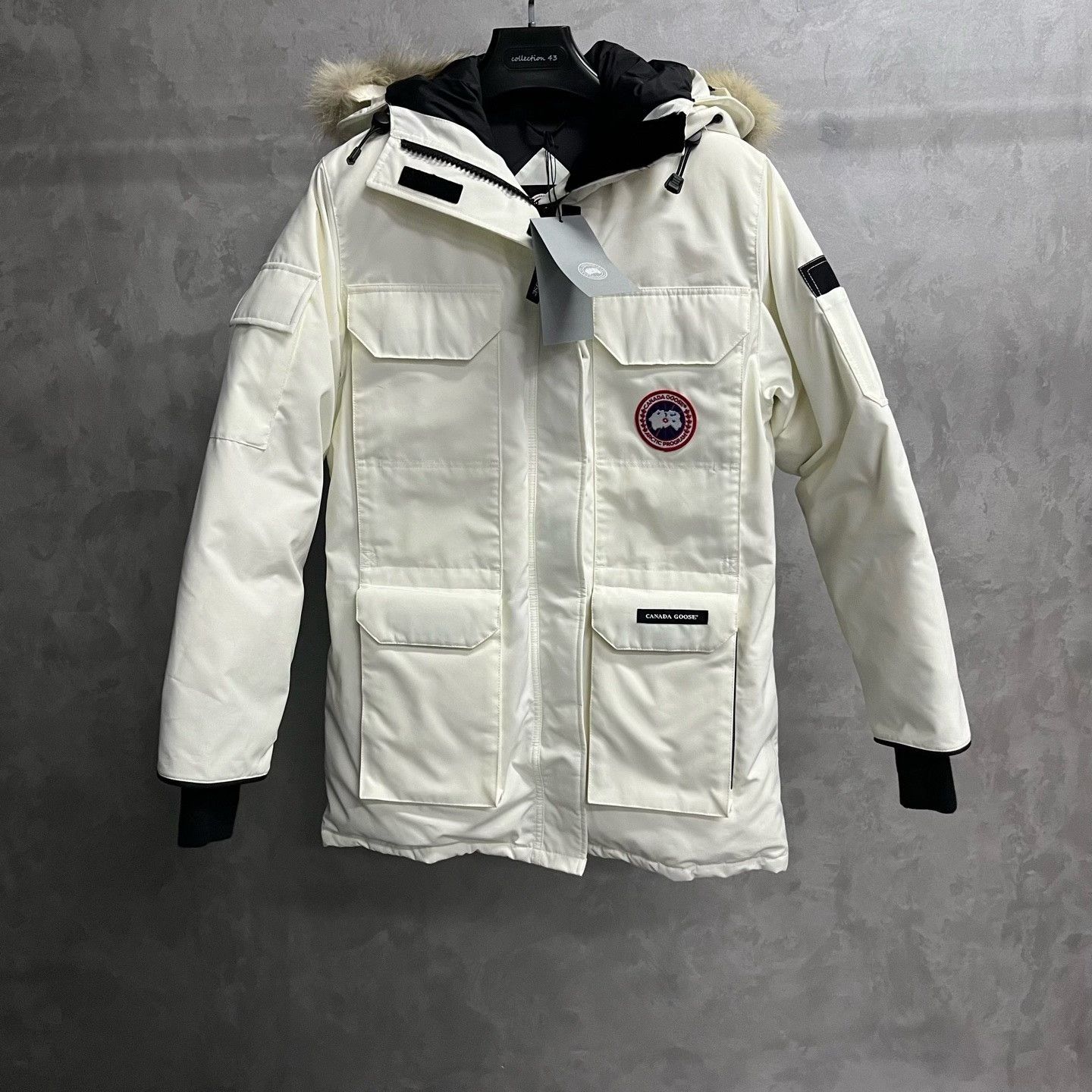 Canada Goose Canada Goose Waterproof Down White Heavy Coat m Men Size US M / EU 48-50 / 2 - 1 Thumbnail