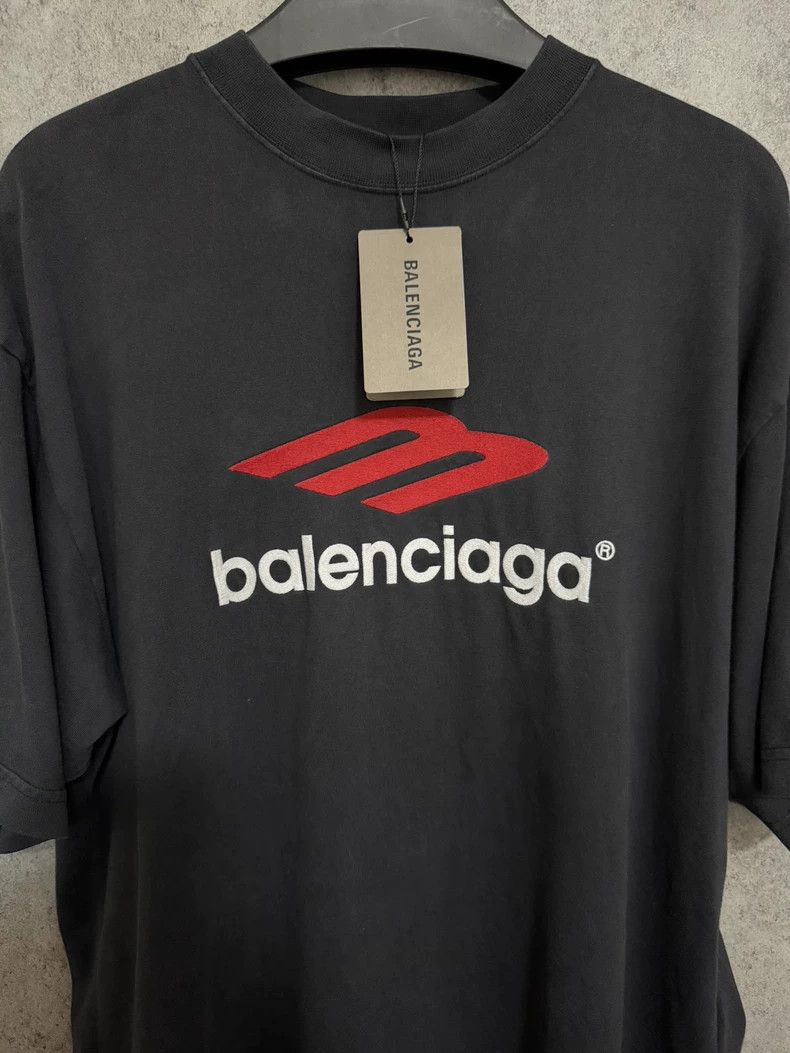 Balenciaga Balenciaga Black and Red Embroidered Logo 3B Short Sleeve Size US XS / EU 42 / 0 - 2 Thumbnail