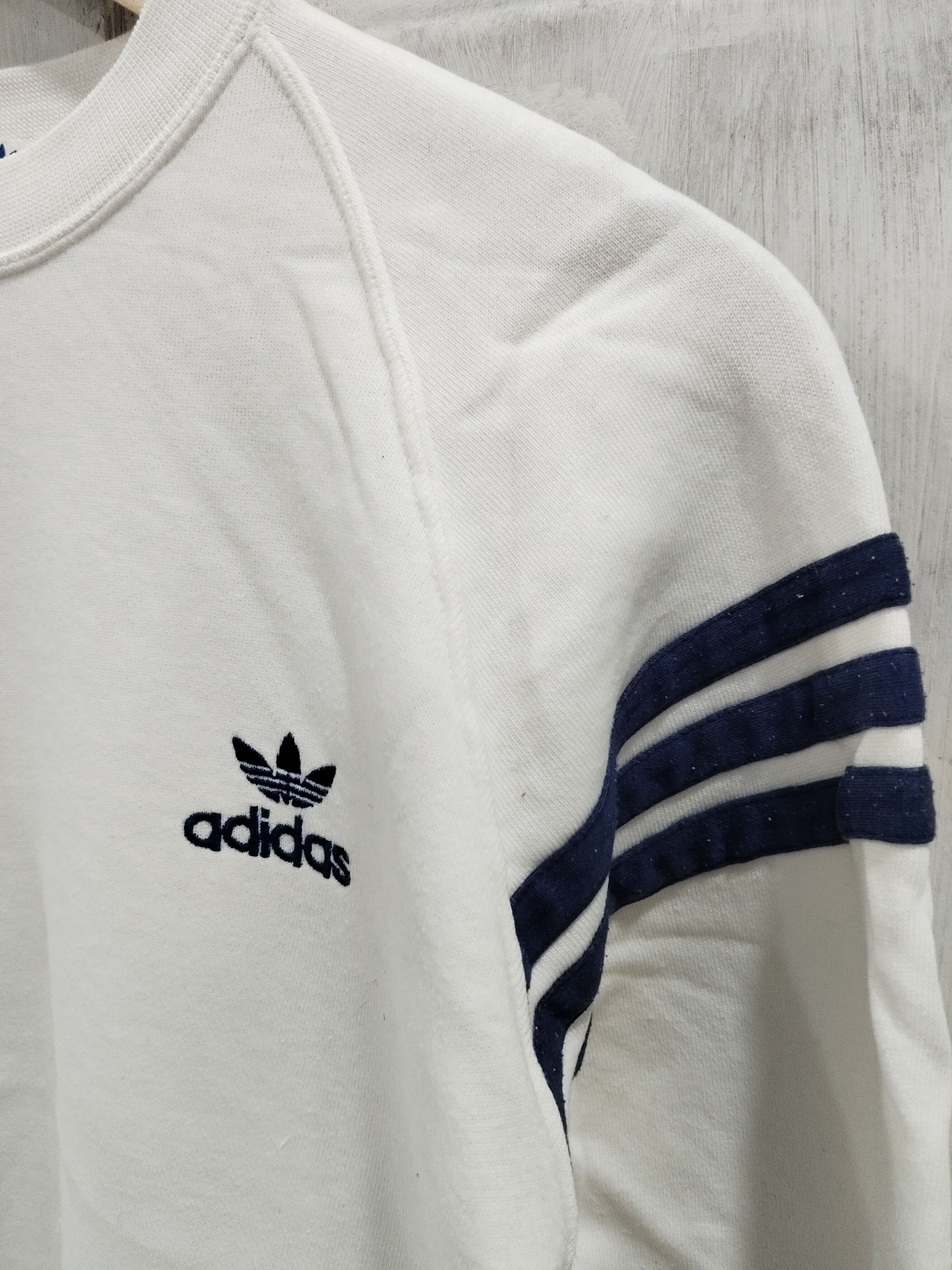 Adidas Vintage 90s Adidas Small Logo Sweatshirt Size US M / EU 48-50 / 2 - 2 Thumbnail